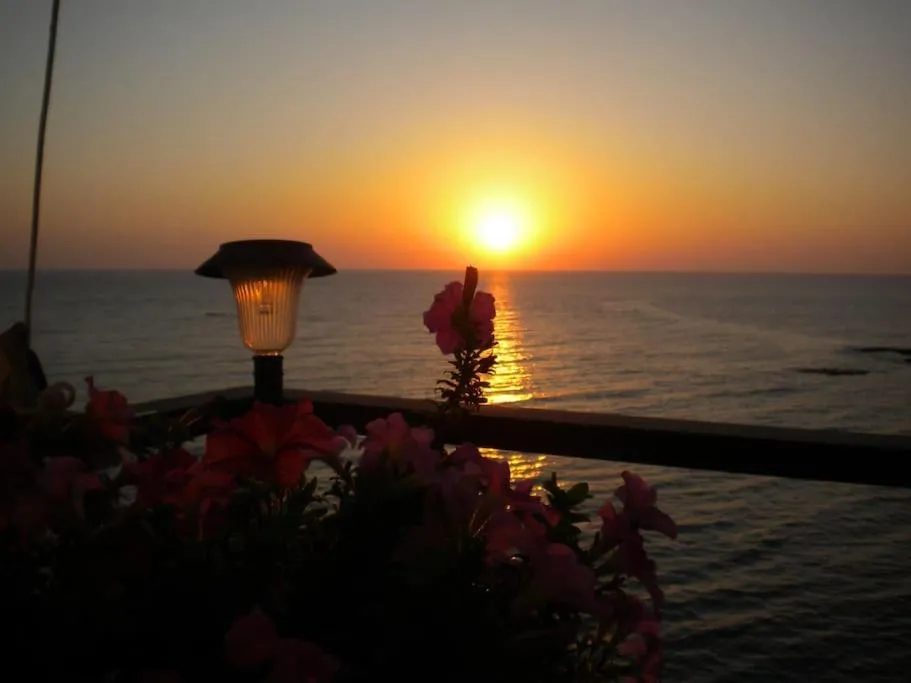 Sunrise in Riccio di Mare - Large and bright flat on the sea