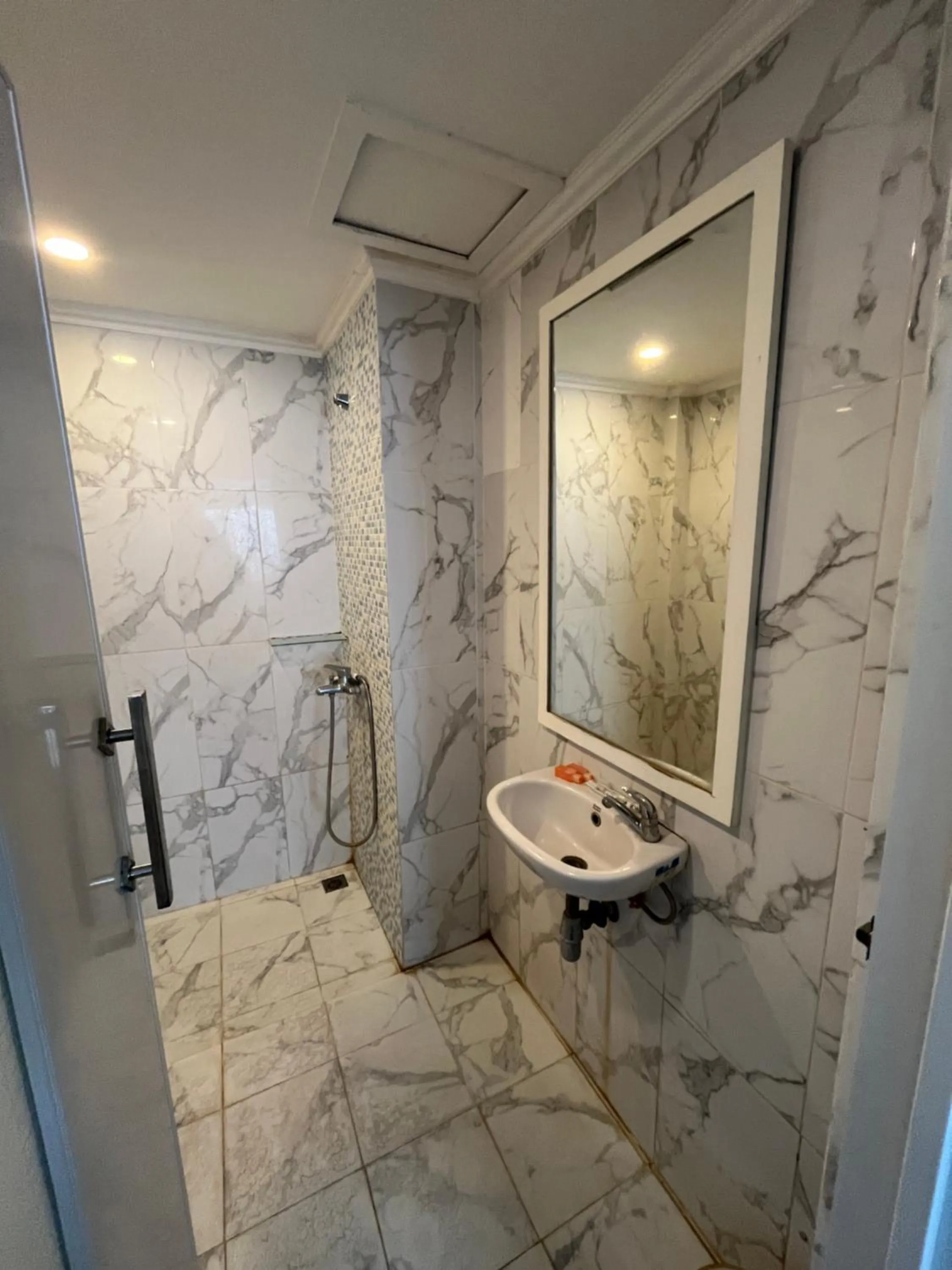 Bathroom in Hotel O Kebayoran