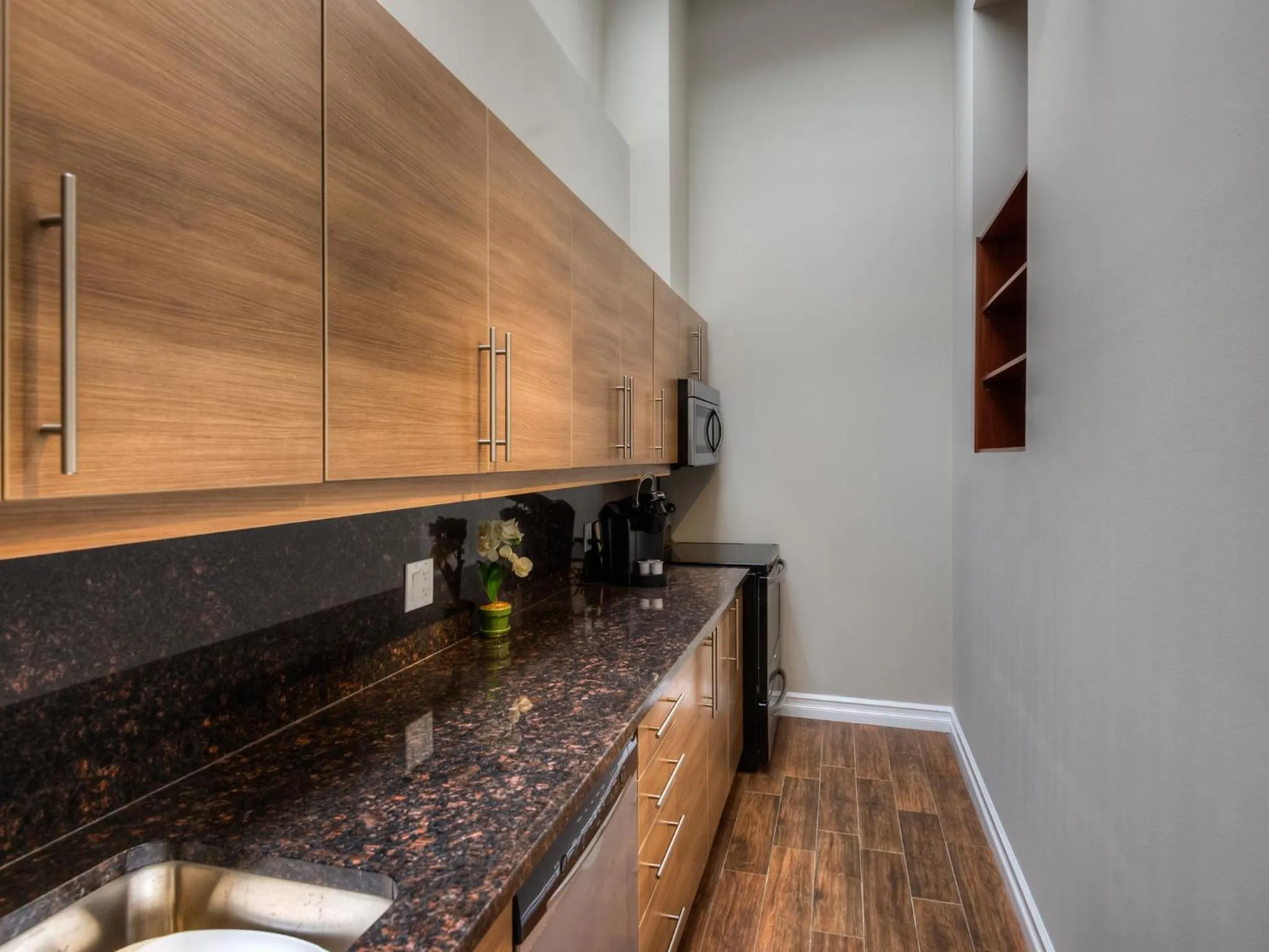 Kitchen or kitchenette in Western Hotel & Executive Suites