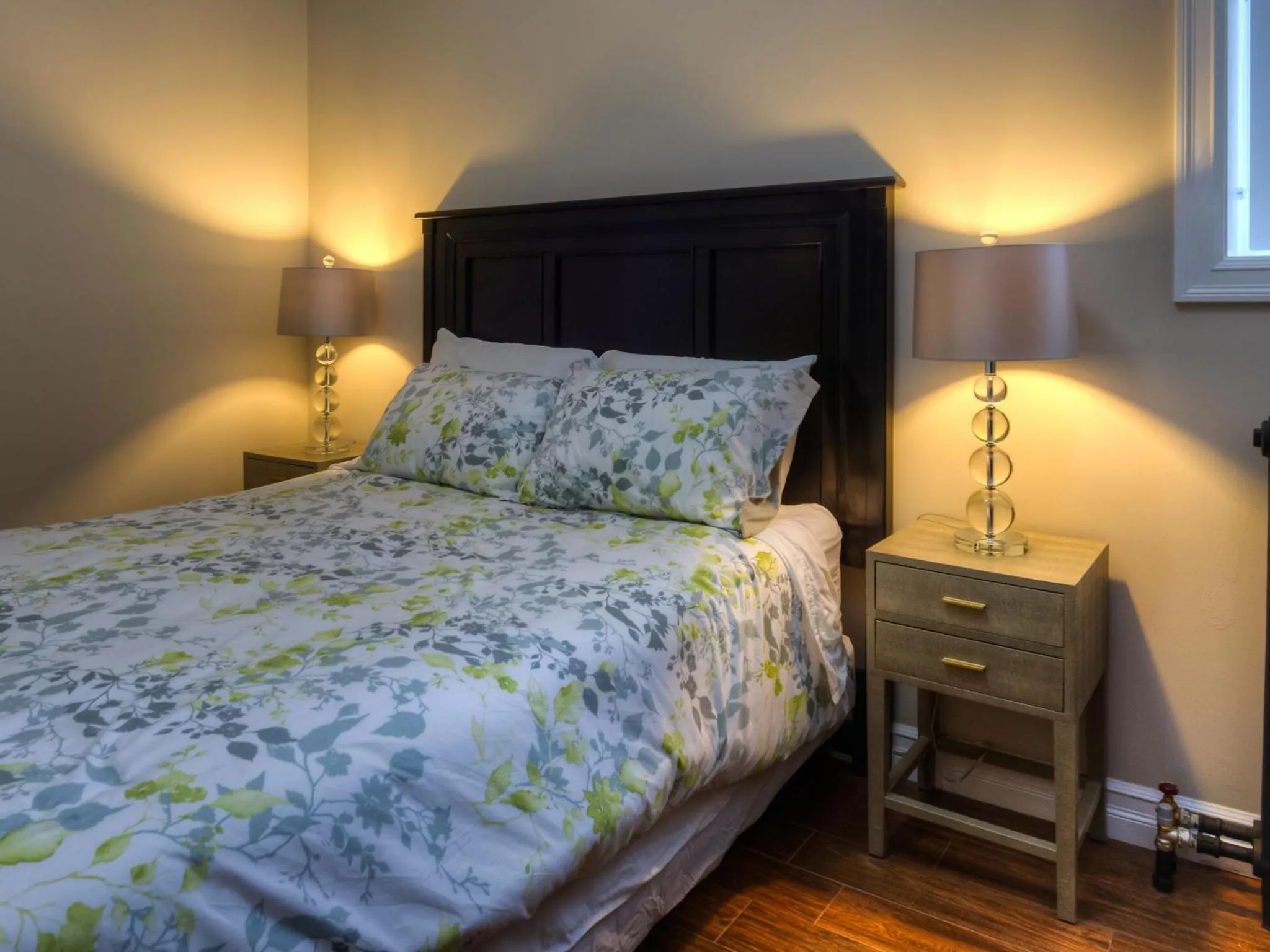 Bed in Western Hotel & Executive Suites