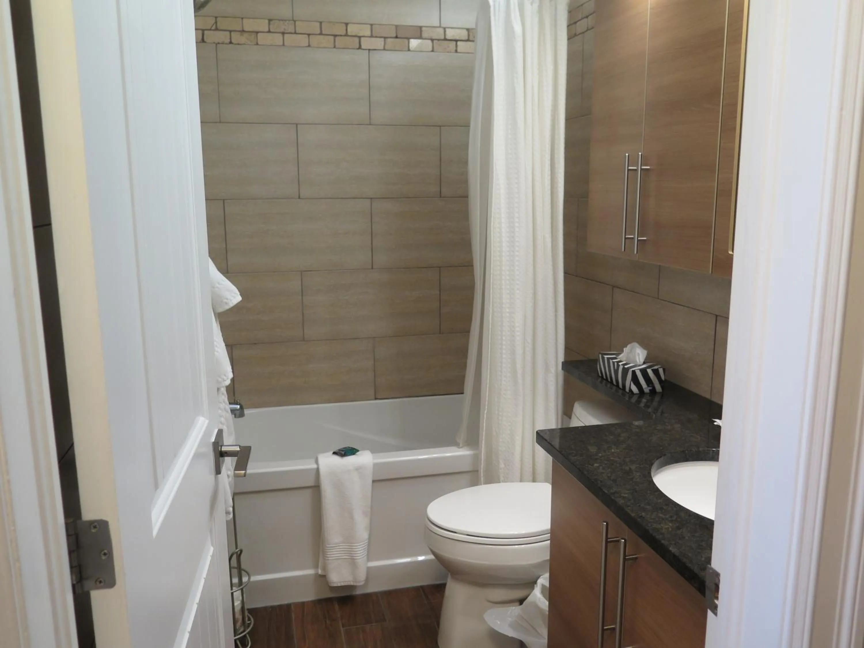 Bathroom in Western Hotel & Executive Suites