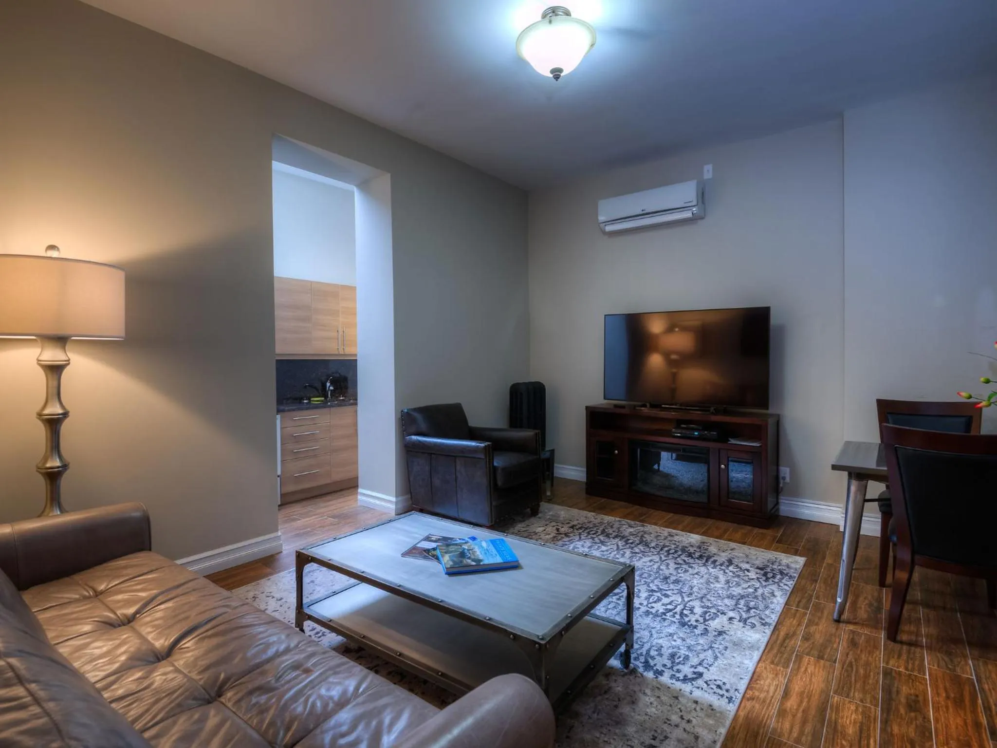 Living room, Bed in Western Hotel & Executive Suites