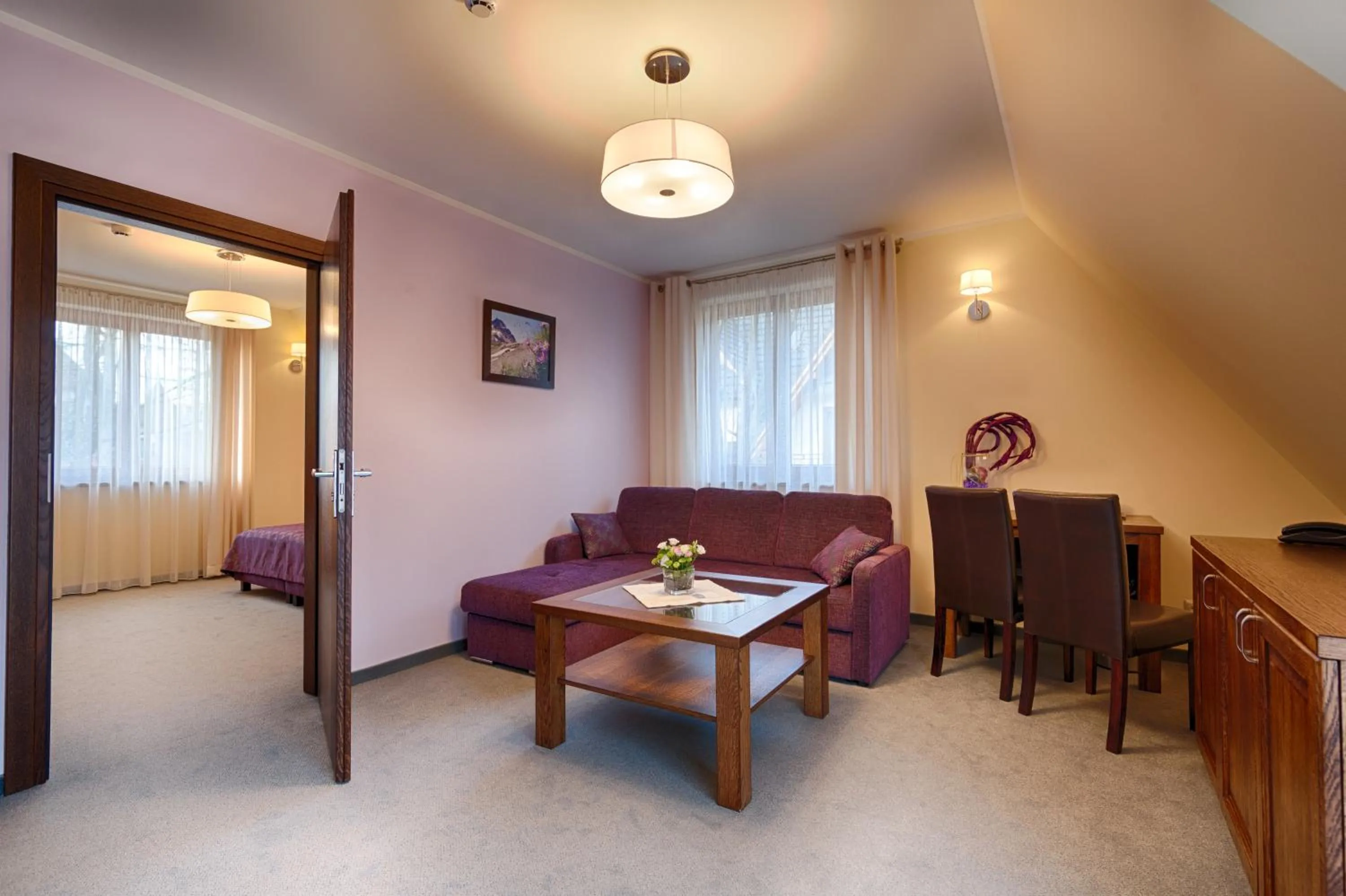 Photo of the whole room in Willa Kmicic