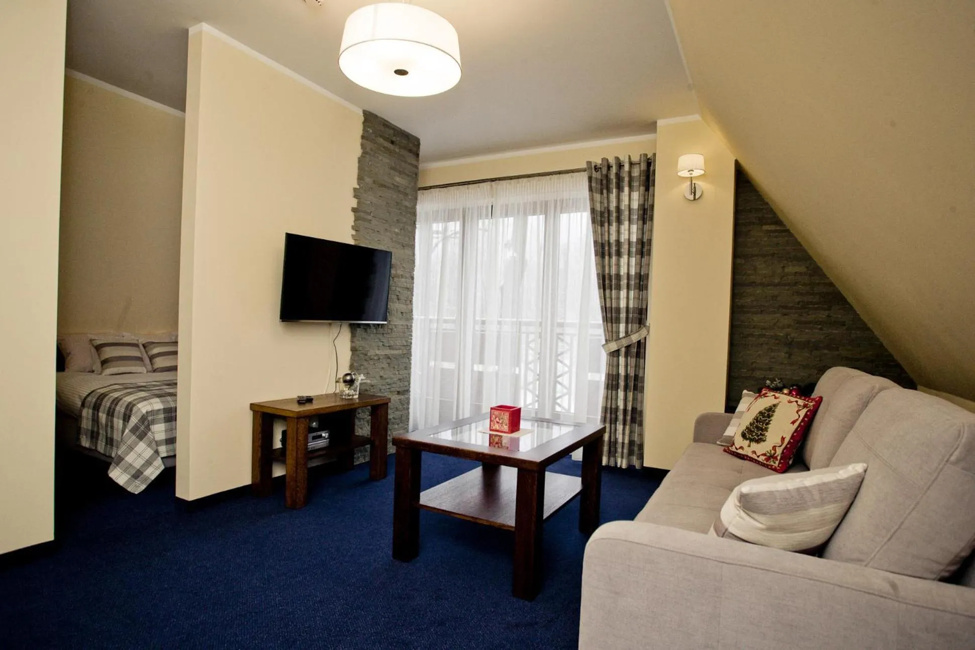 Photo of the whole room, Bed in Willa Kmicic