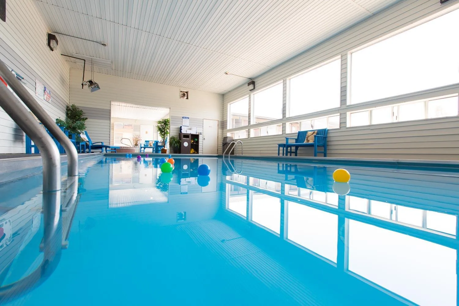 Swimming pool in Crosswinds Inn