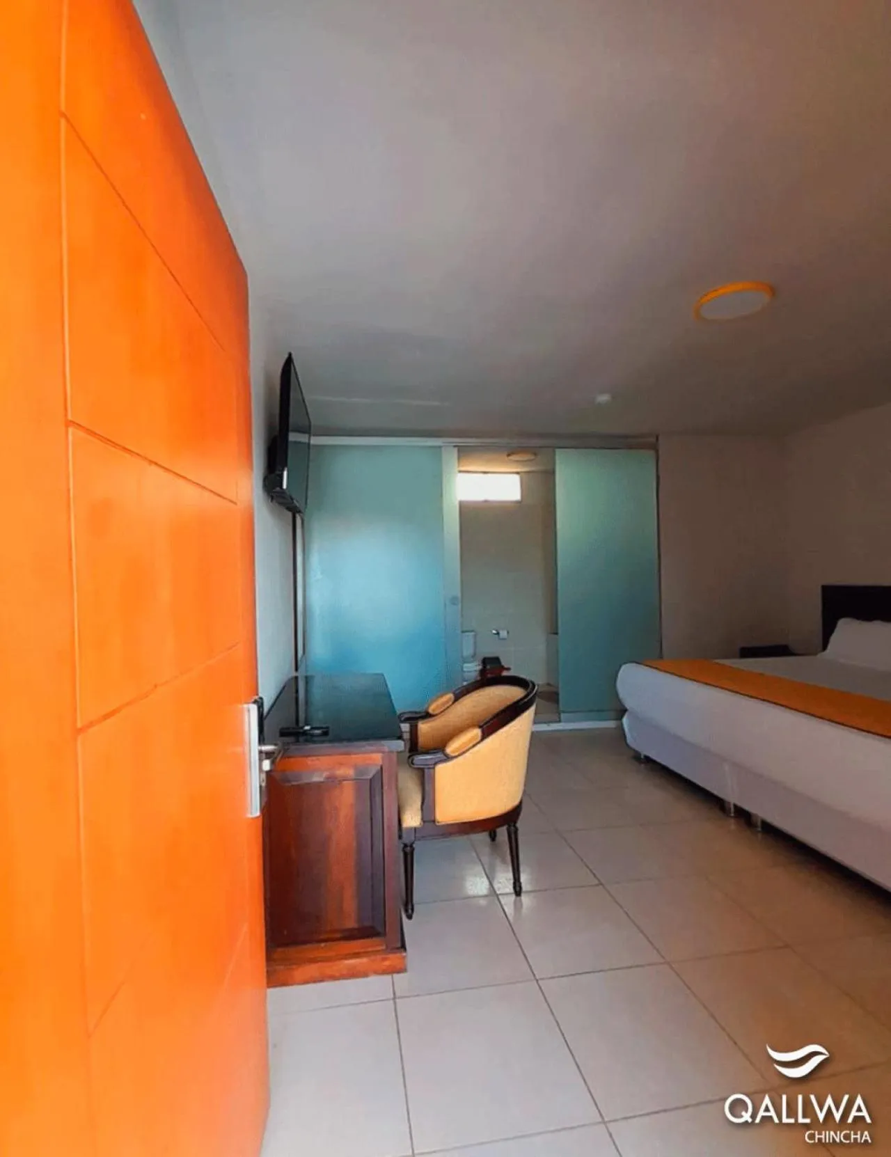 Photo of the whole room, Bed in Qallwa Chincha