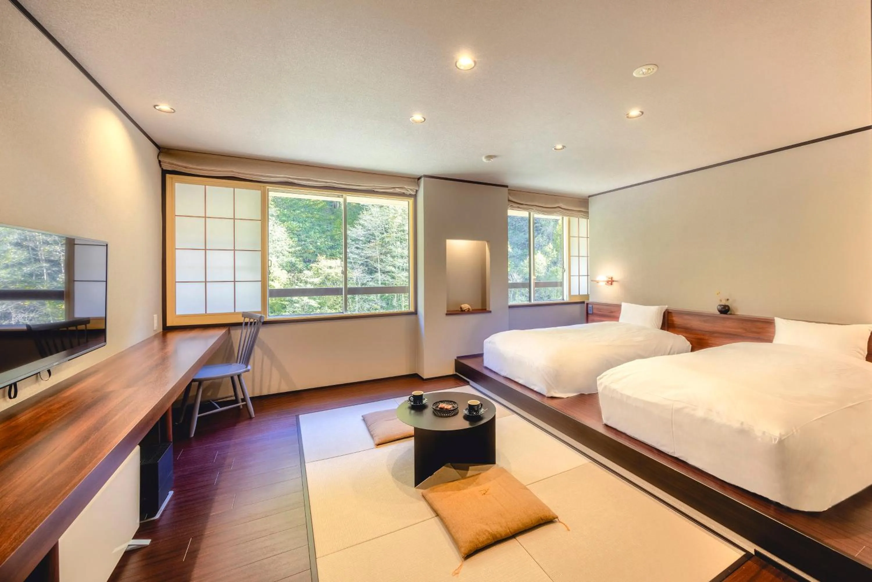 Photo of the whole room, Bed in Shikishimaso