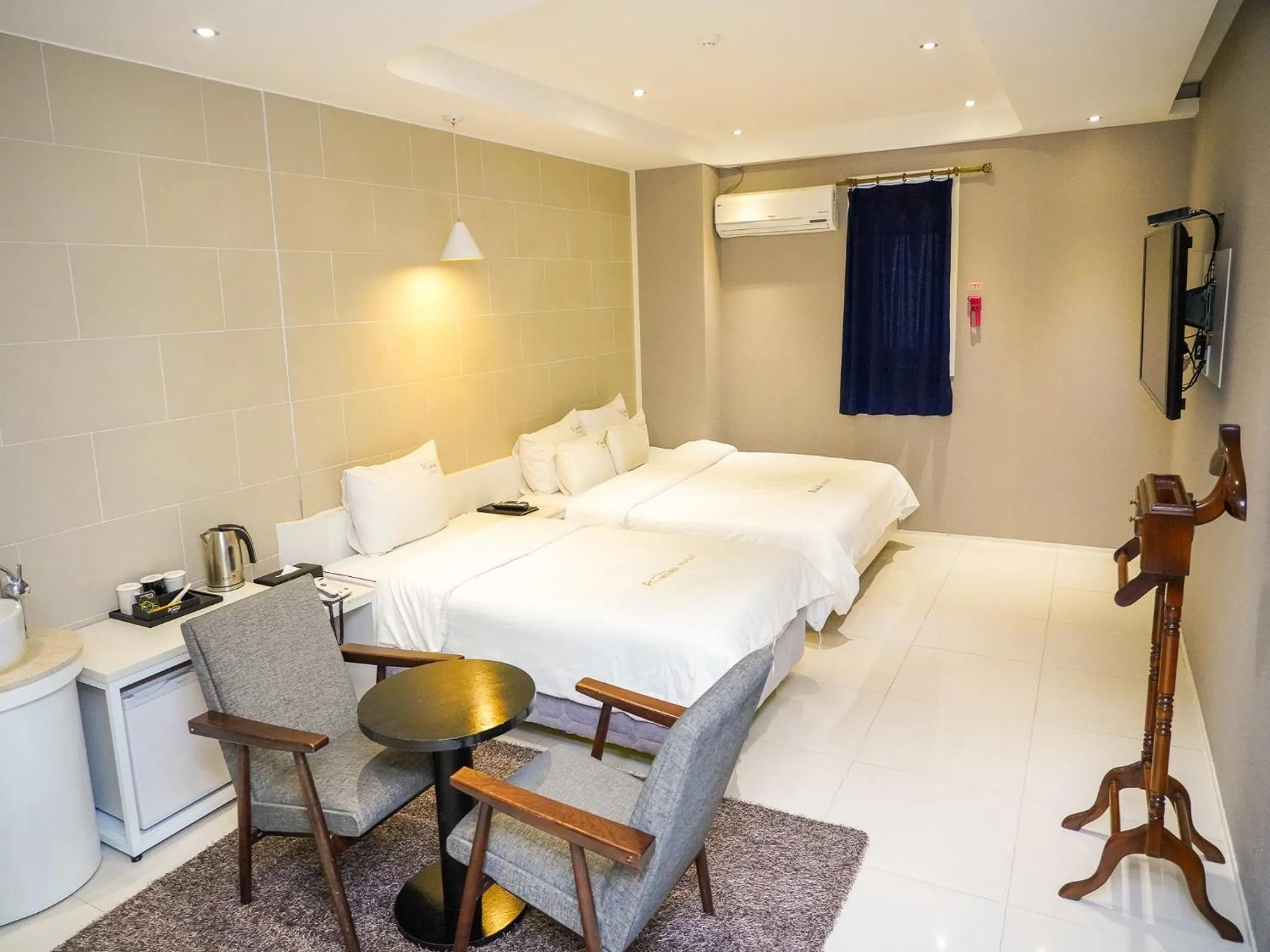 Photo of the whole room, Bed in Almond Hotel Busan Station