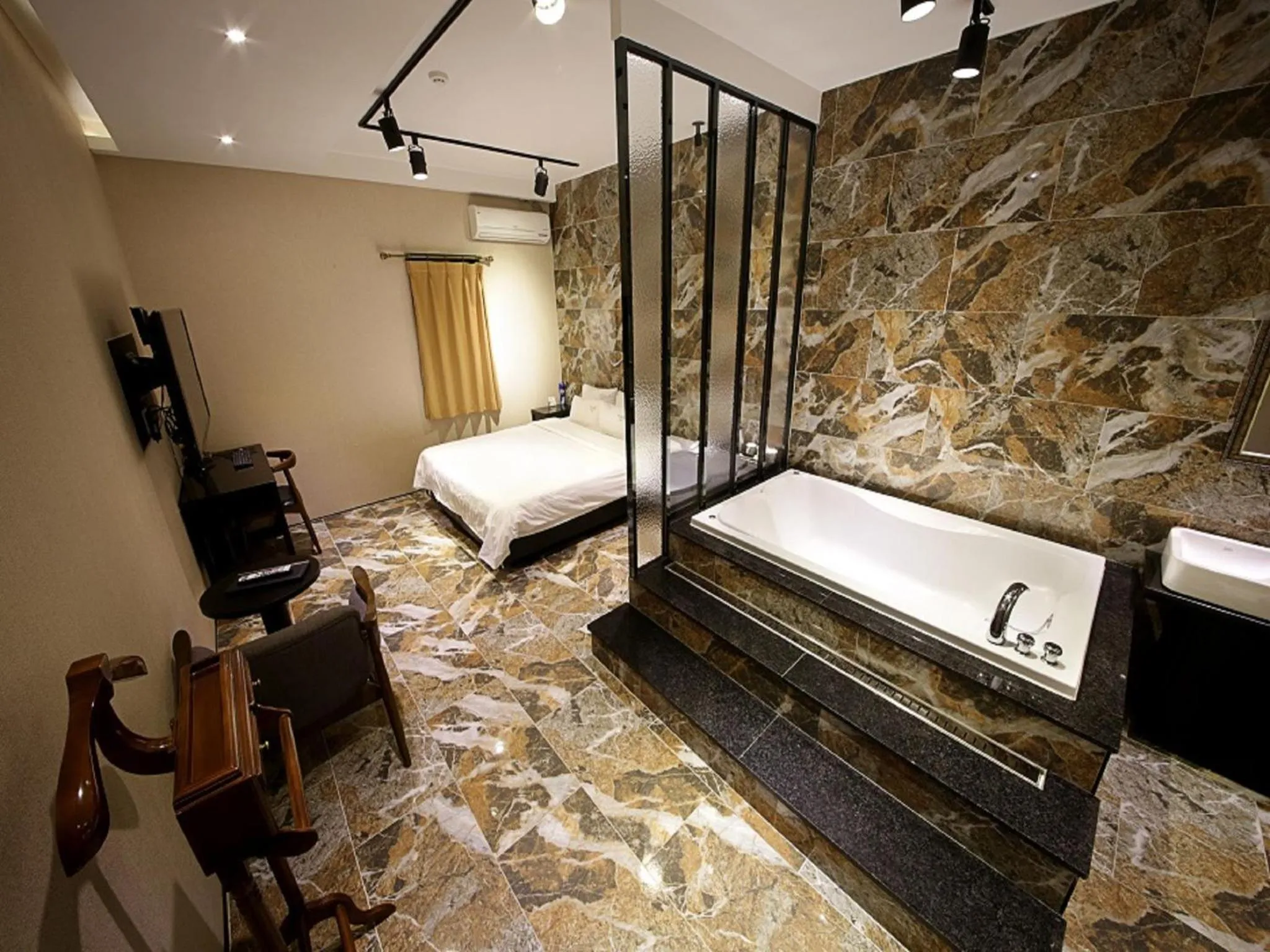 Photo of the whole room, Bed in Almond Hotel Busan Station