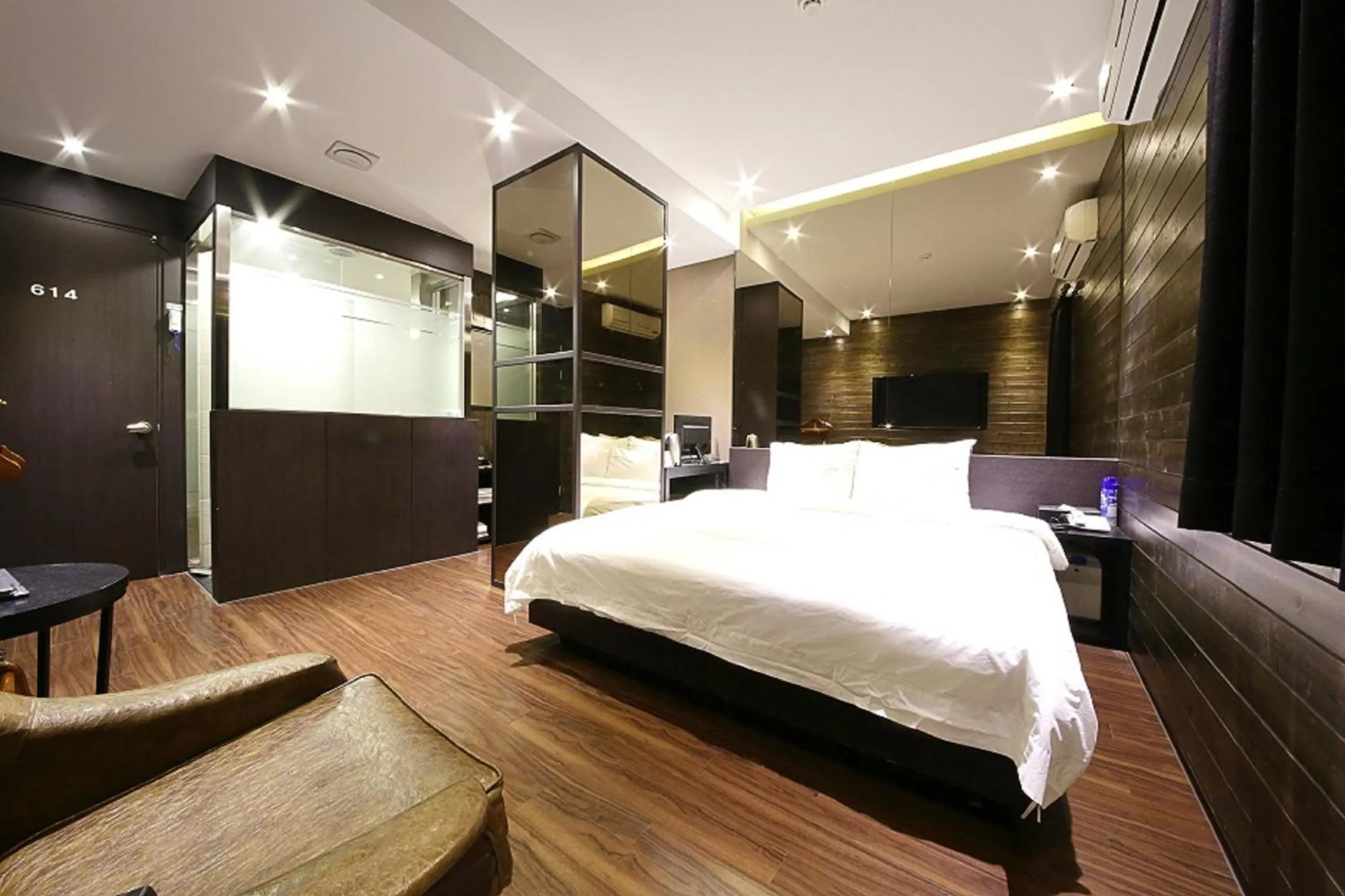 Photo of the whole room, Bed in Almond Hotel Busan Station