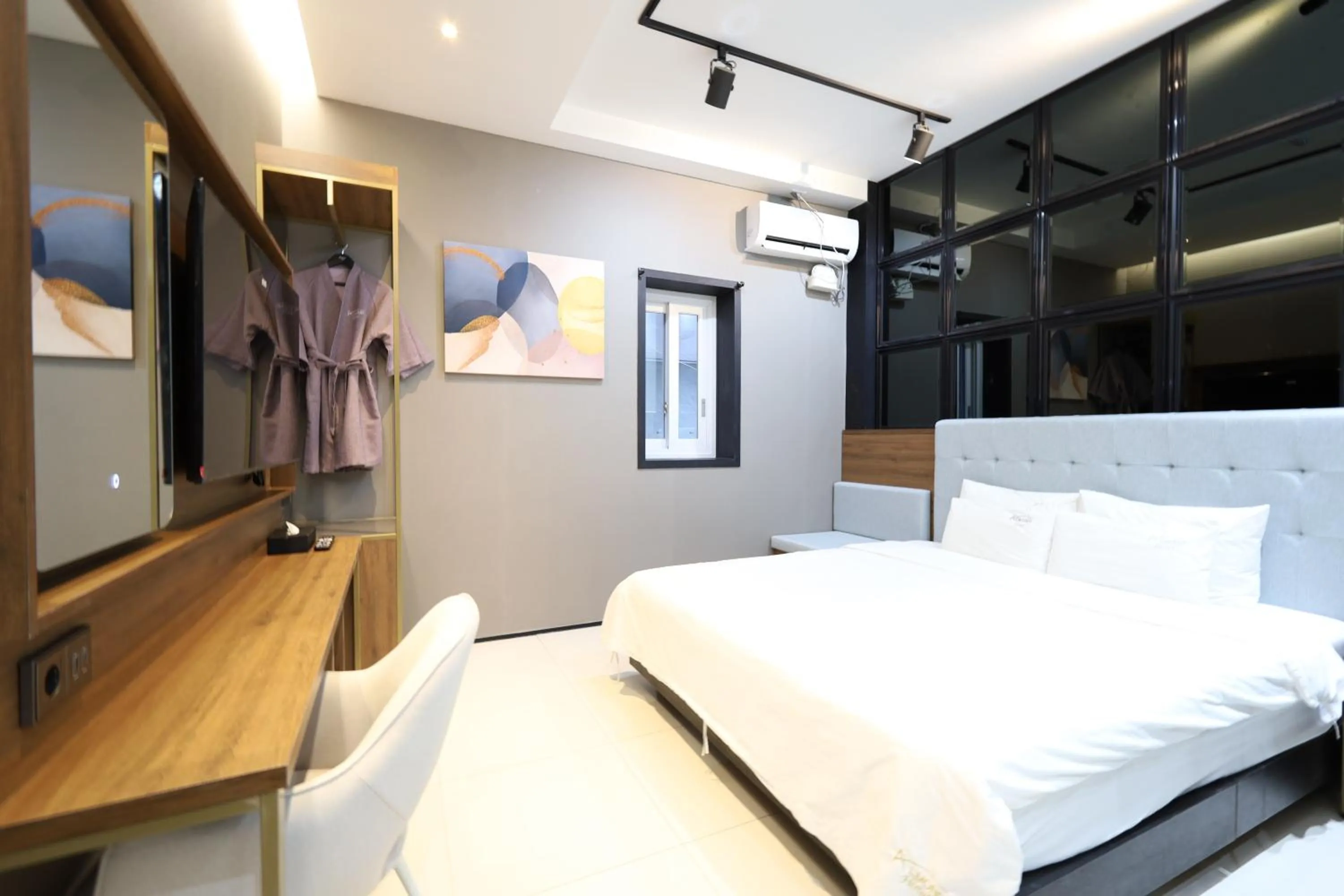 Photo of the whole room, Bed in Almond Hotel Busan Station