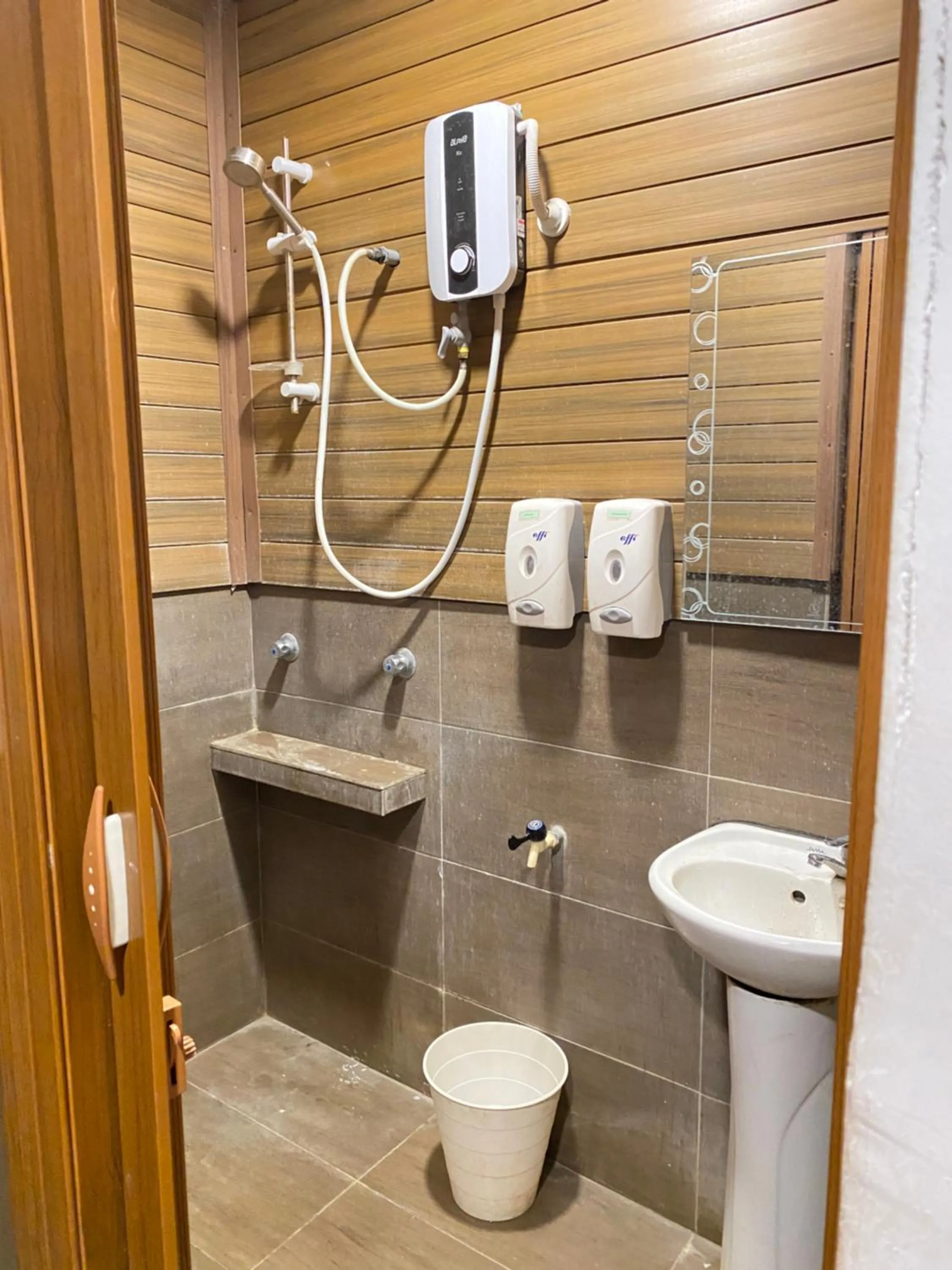 The Barat Perhentian