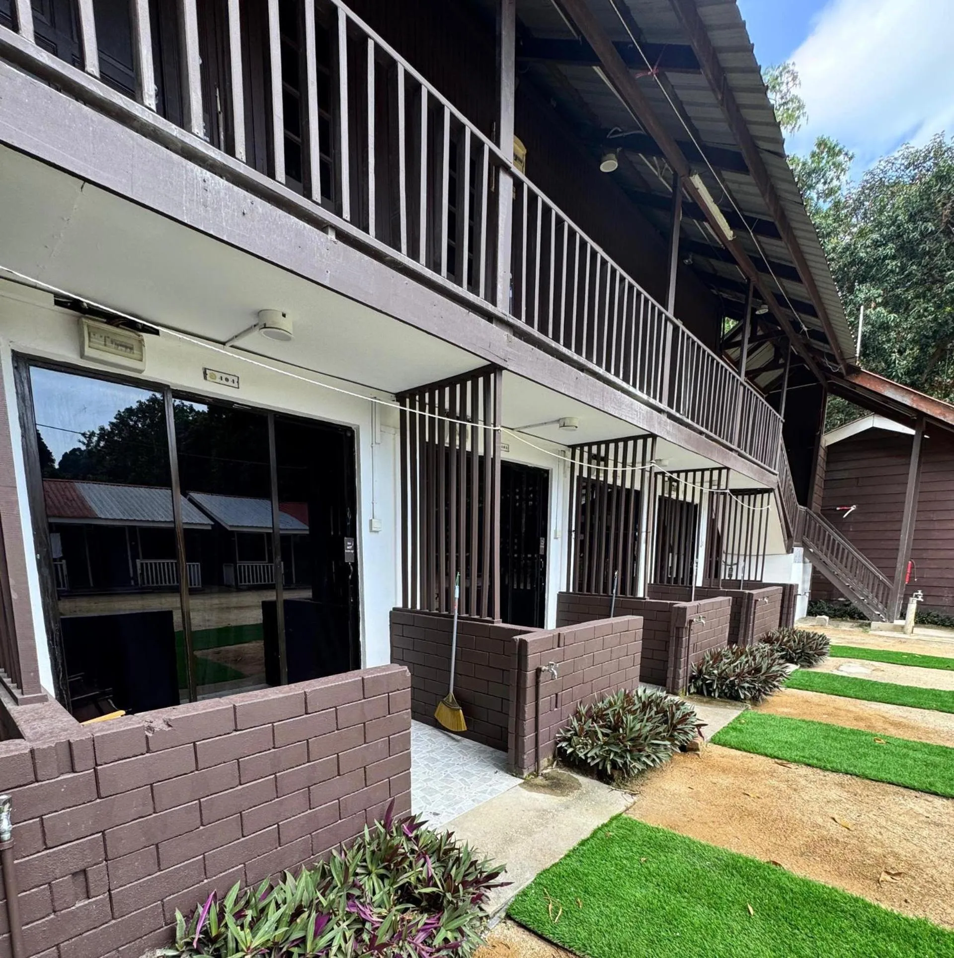 The Barat Perhentian