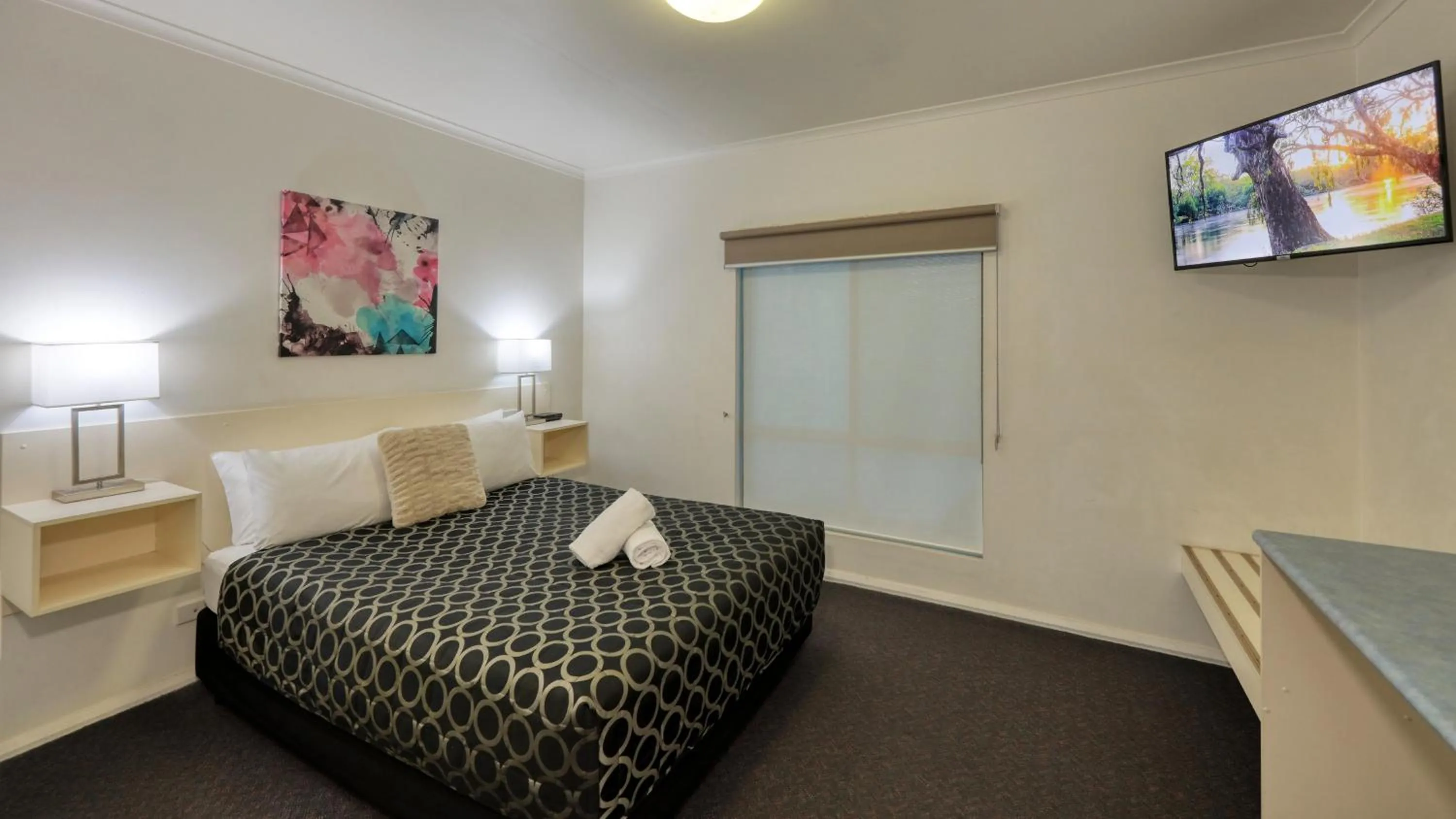 TV and multimedia, Bed in The Cottage Motor Inn Albury CBD