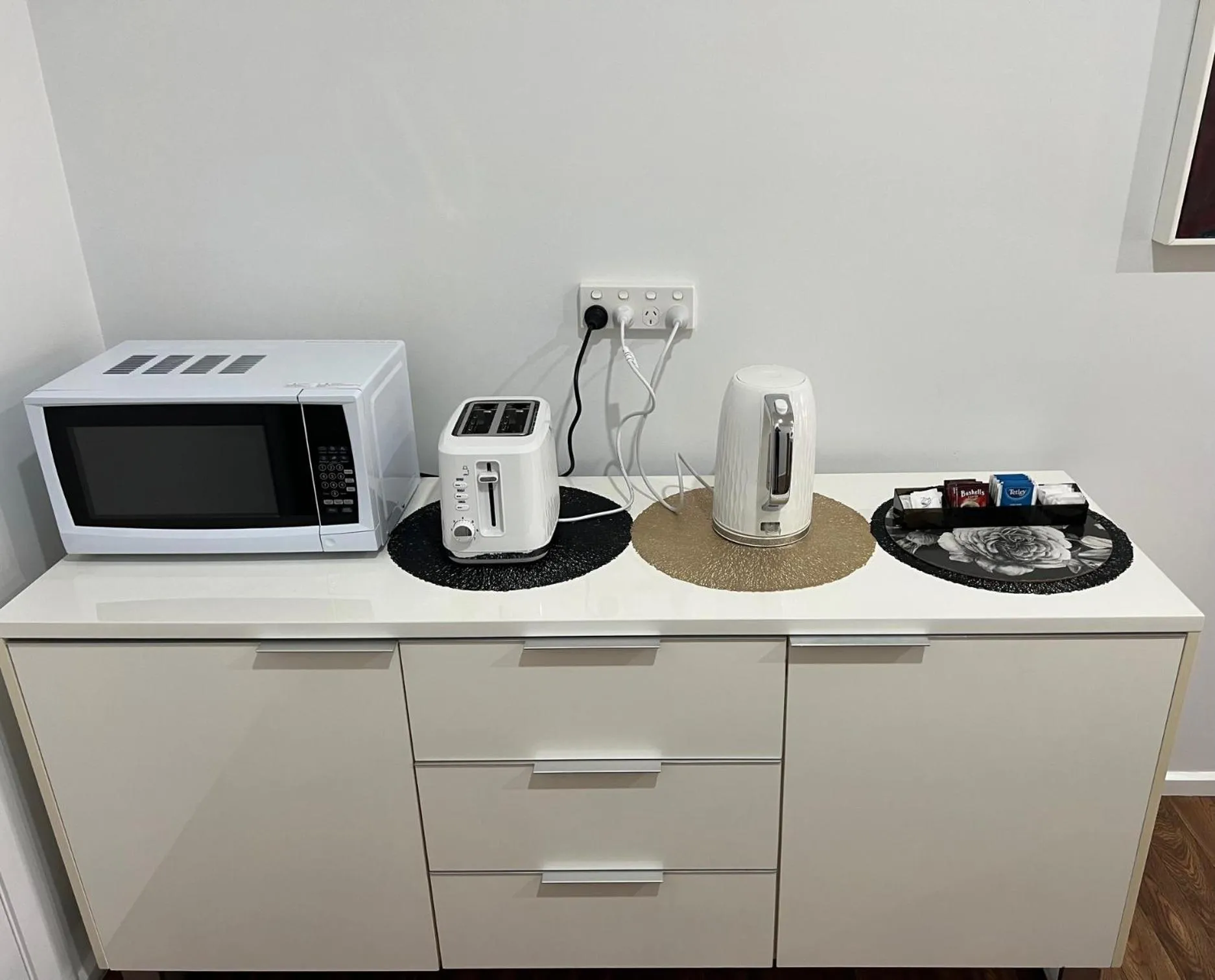 Coffee/tea facilities in The Cottage Motor Inn Albury CBD