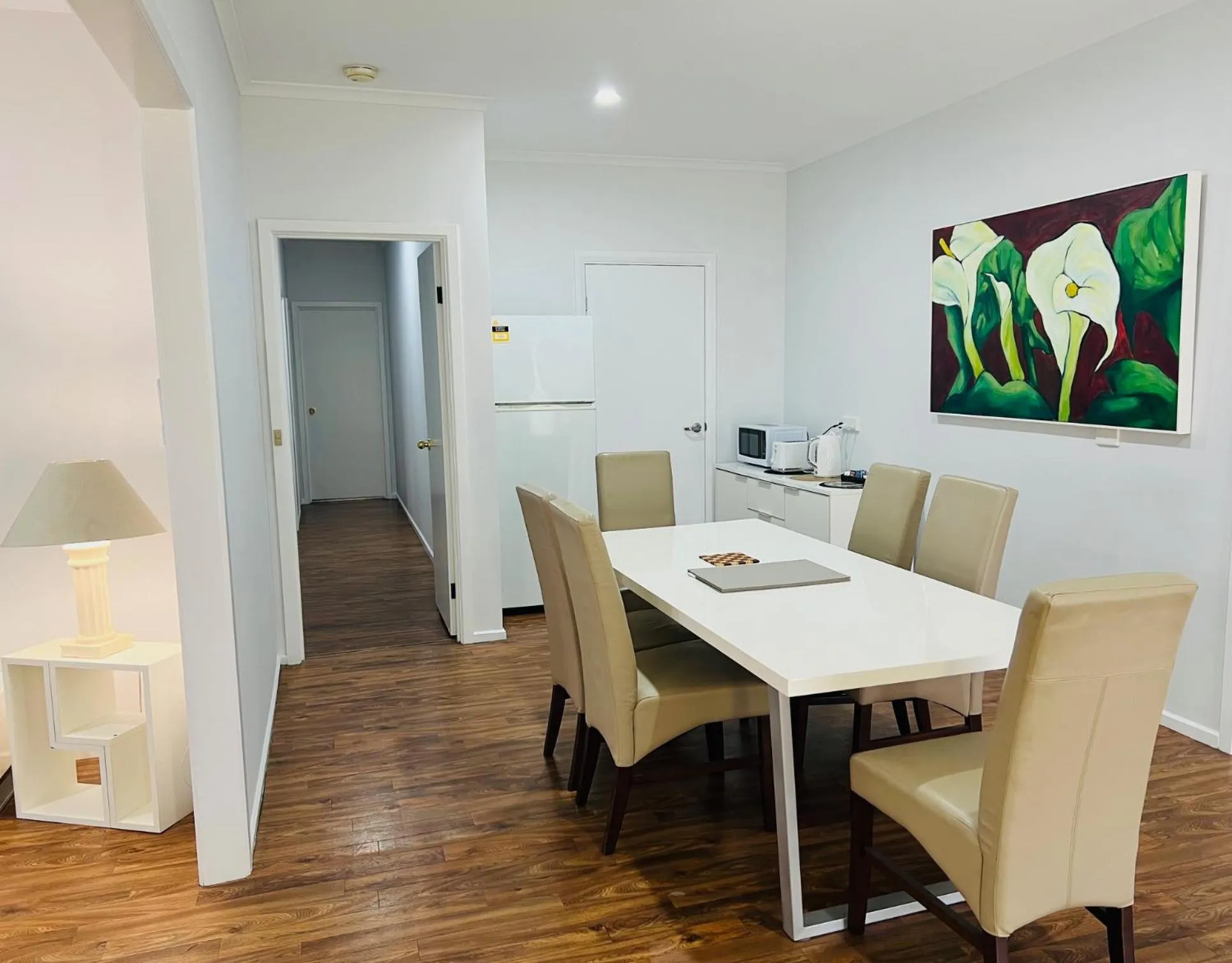 Dining area in The Cottage Motor Inn Albury CBD