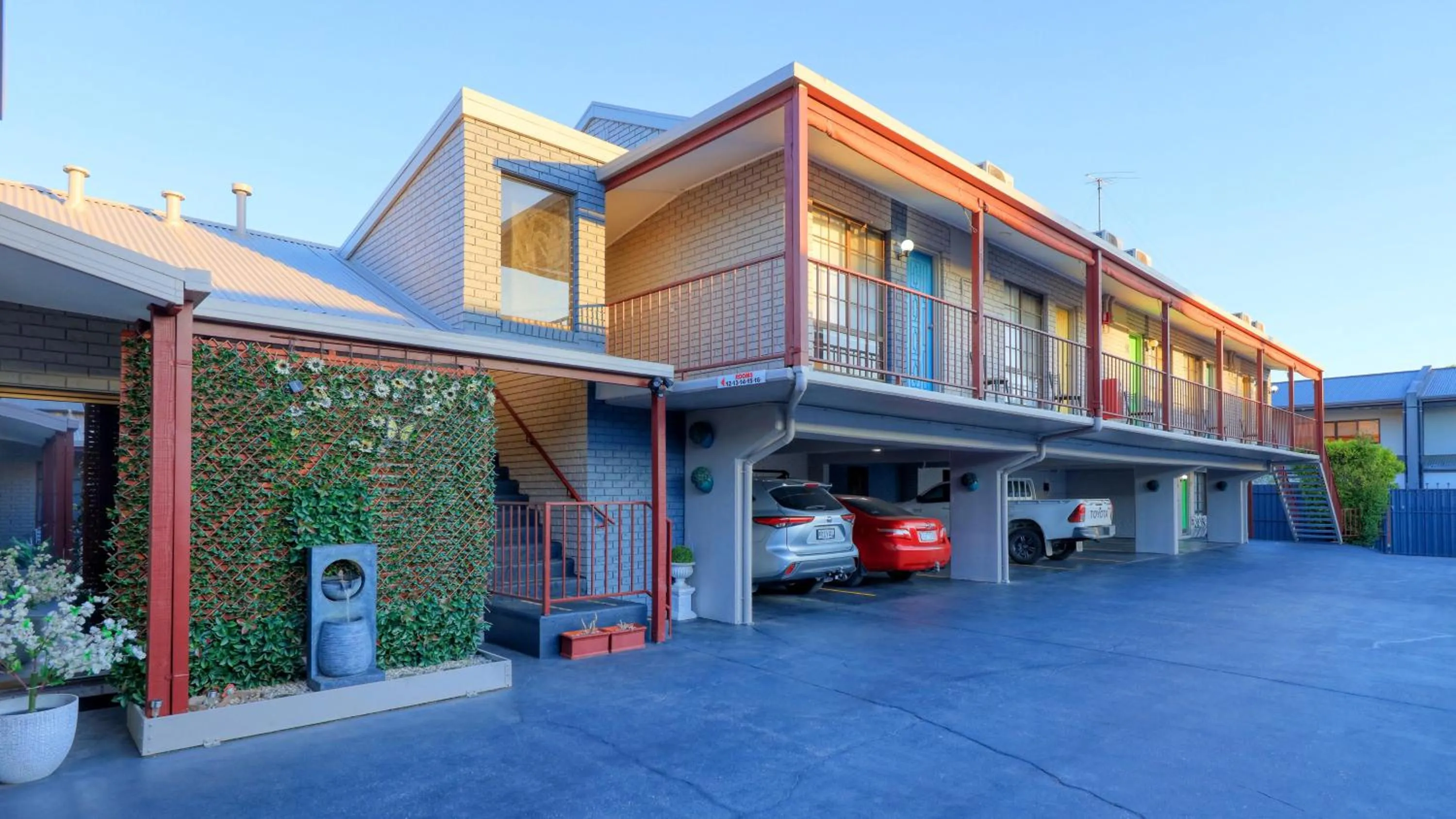 Property building in The Cottage Motor Inn Albury CBD