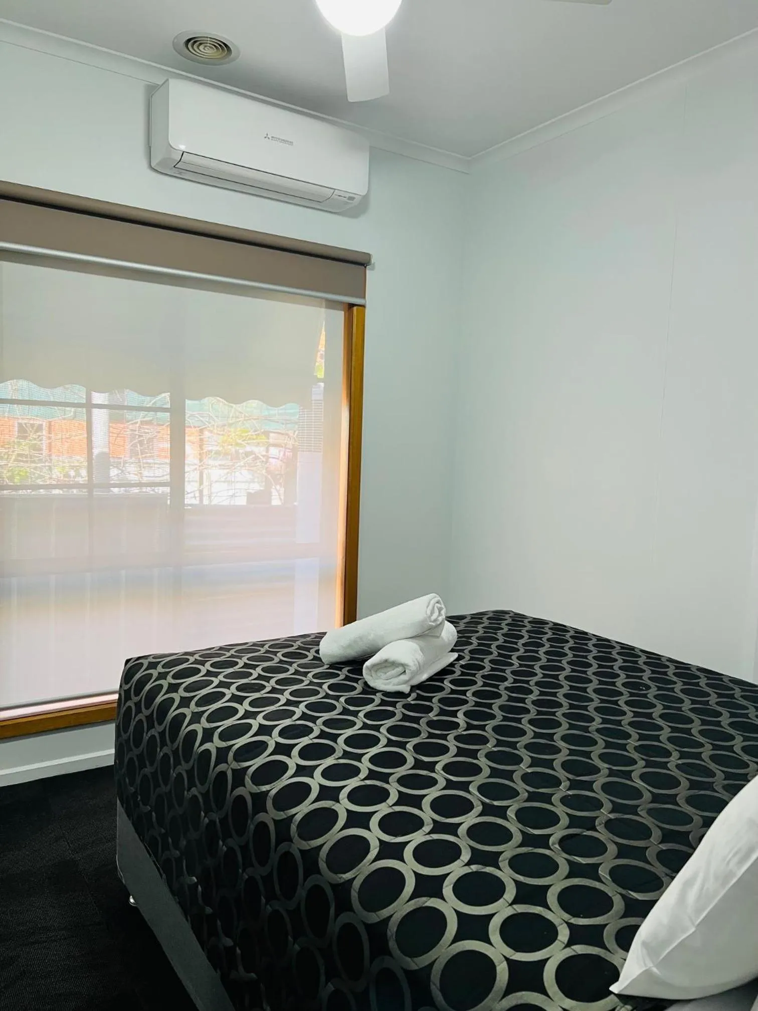 Bed in The Cottage Motor Inn Albury CBD