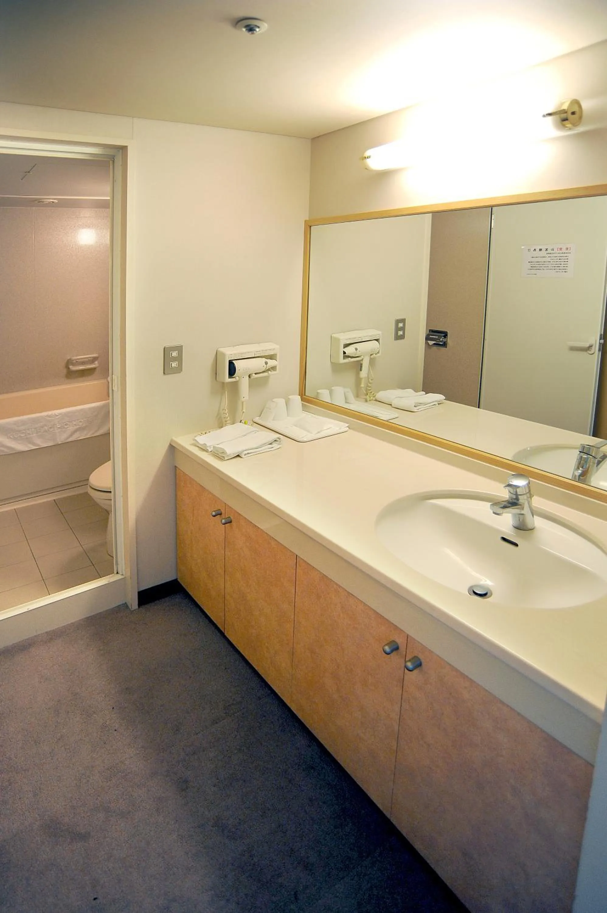 Bathroom in Kochi Pacific Hotel