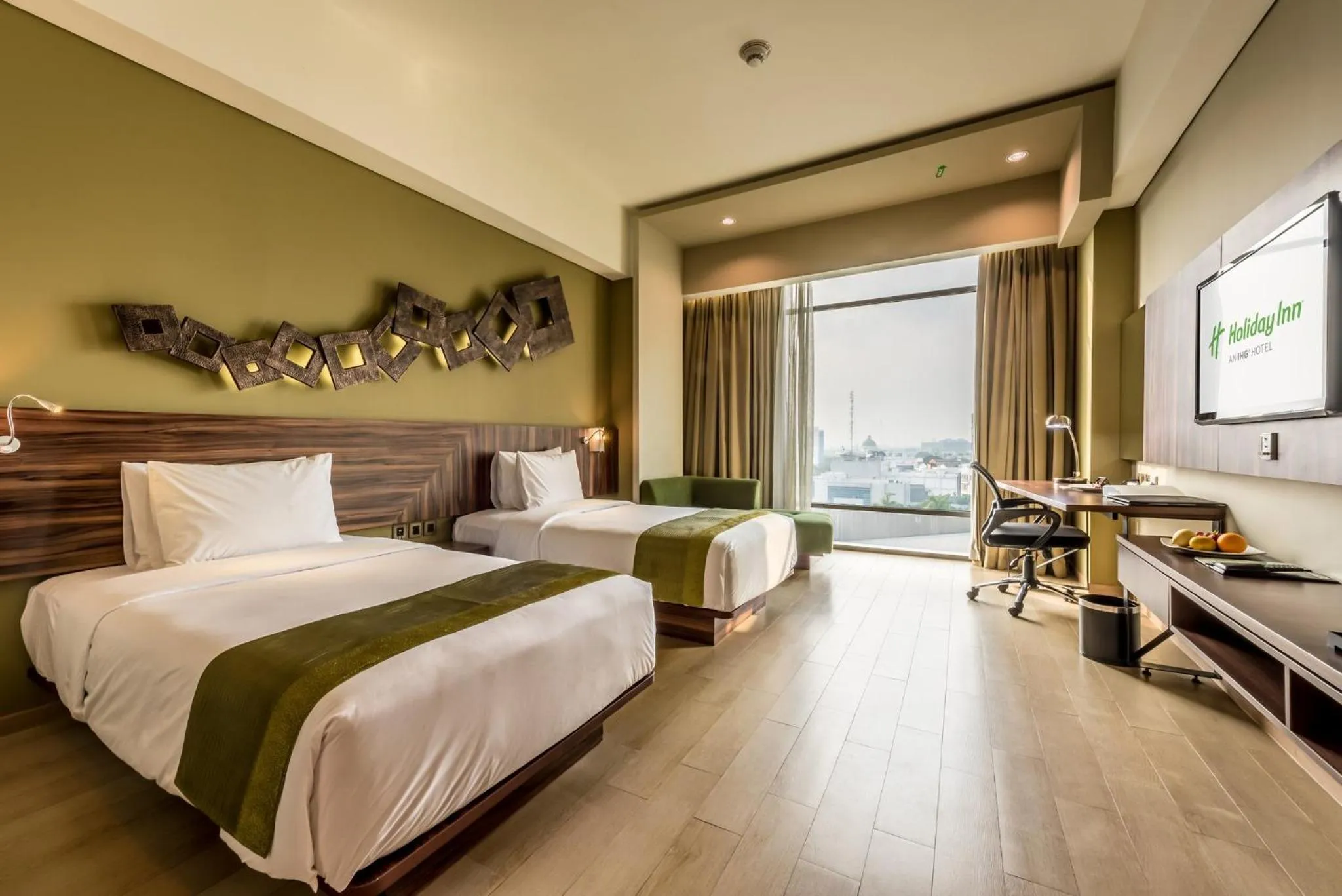 Photo of the whole room, Bed in Holiday Inn Cikarang Jababeka by IHG