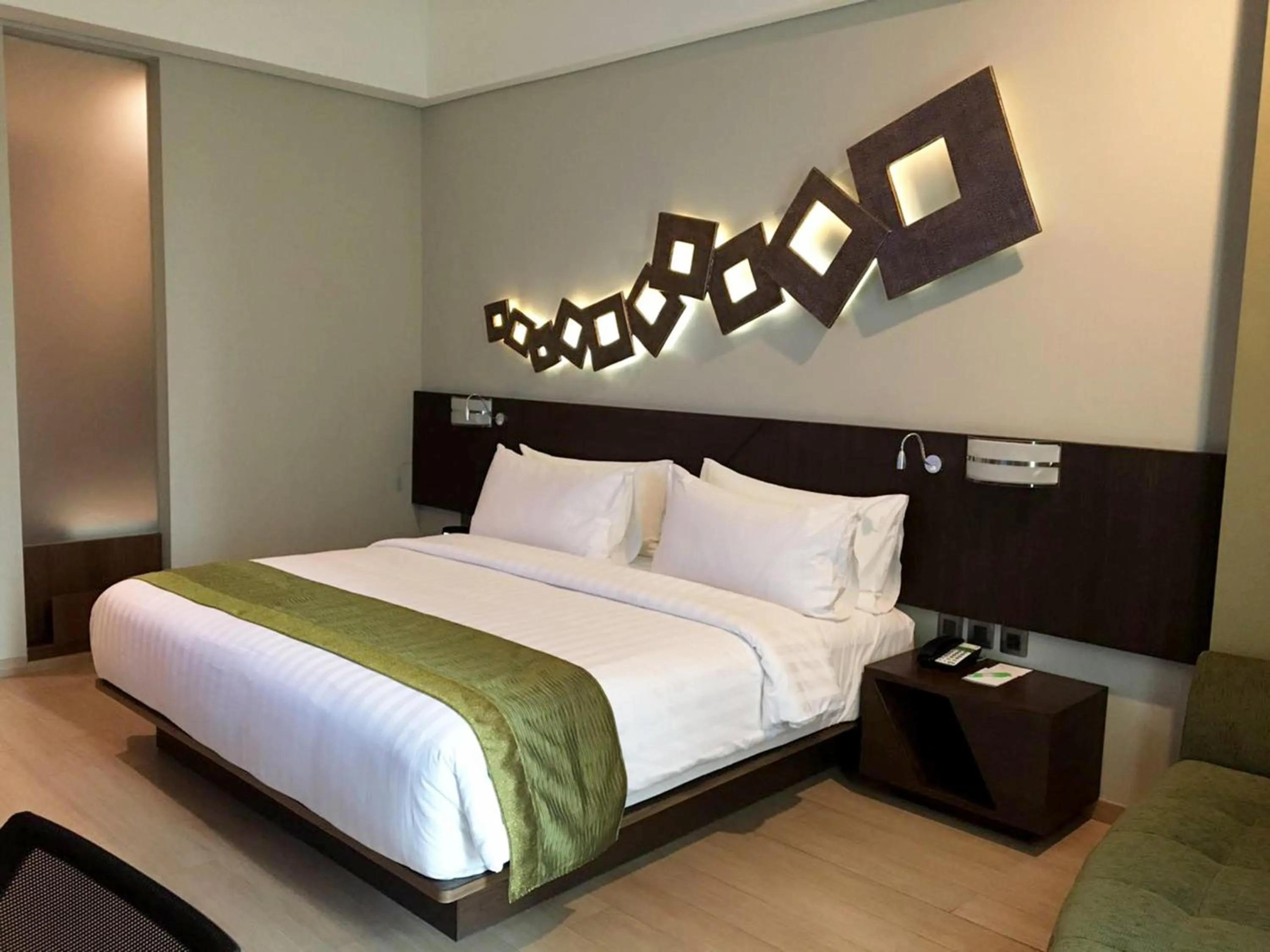 Photo of the whole room, Bed in Holiday Inn Cikarang Jababeka by IHG