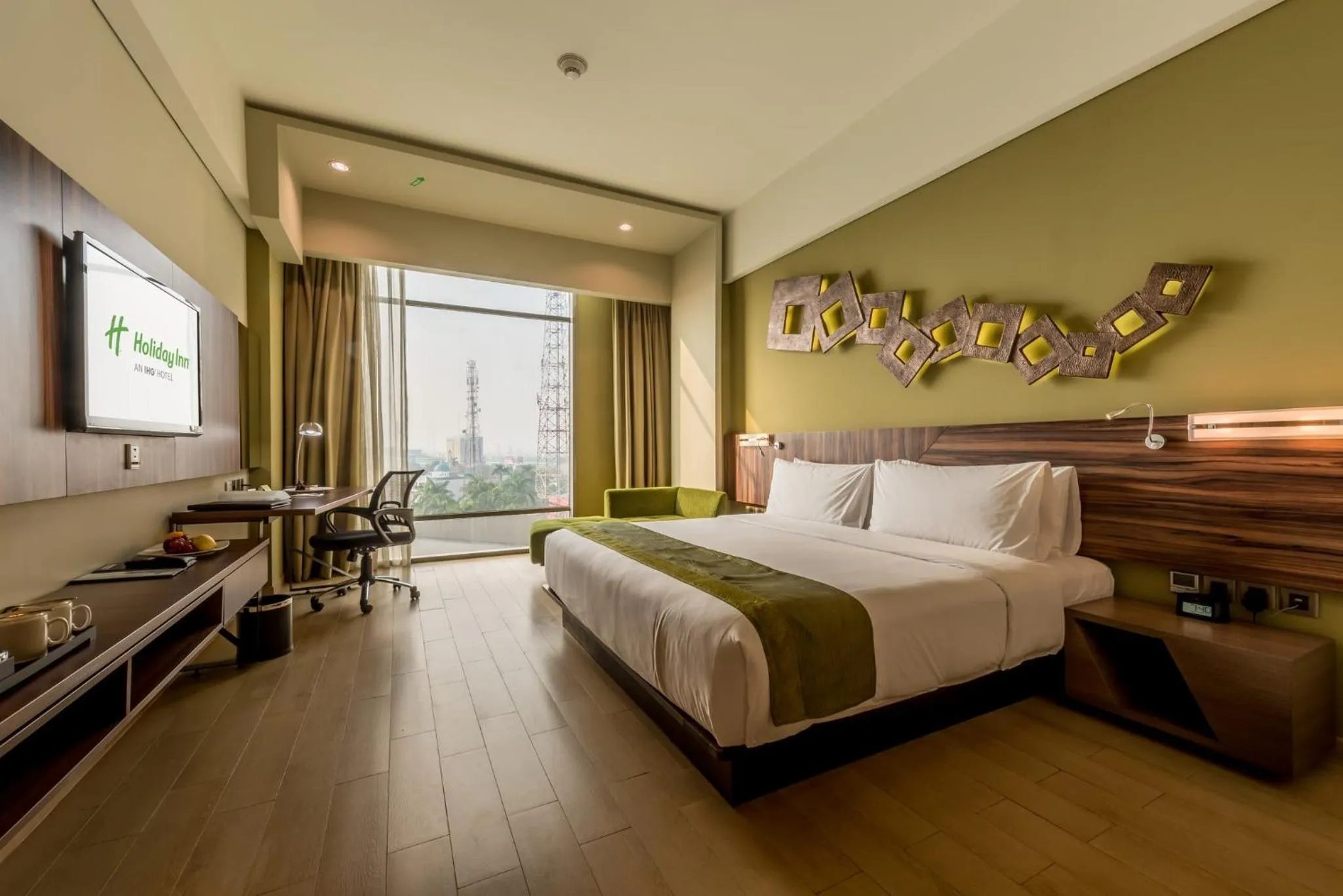 Photo of the whole room, Bed in Holiday Inn Cikarang Jababeka by IHG