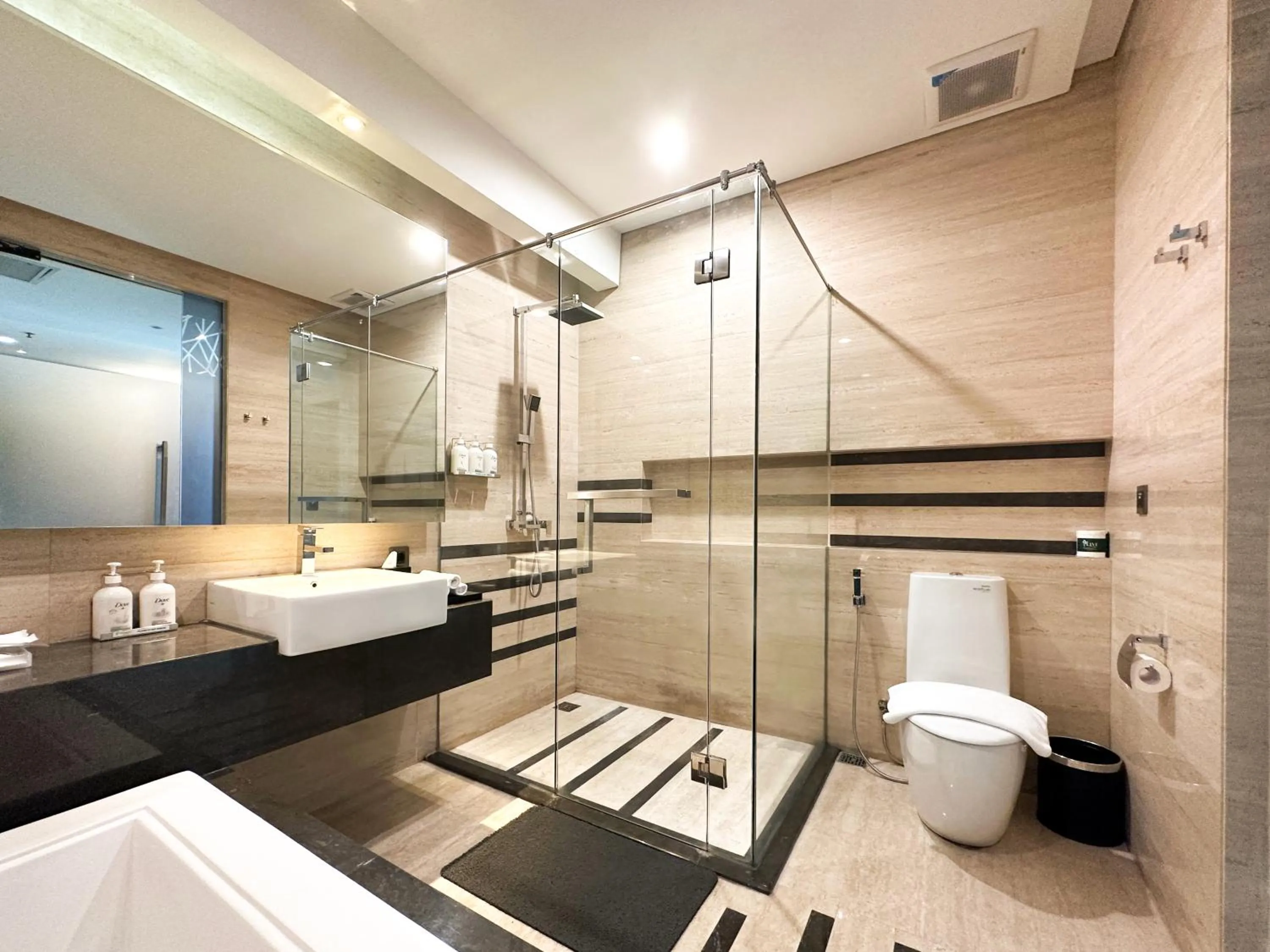 Bathroom in Holiday Inn Cikarang Jababeka by IHG