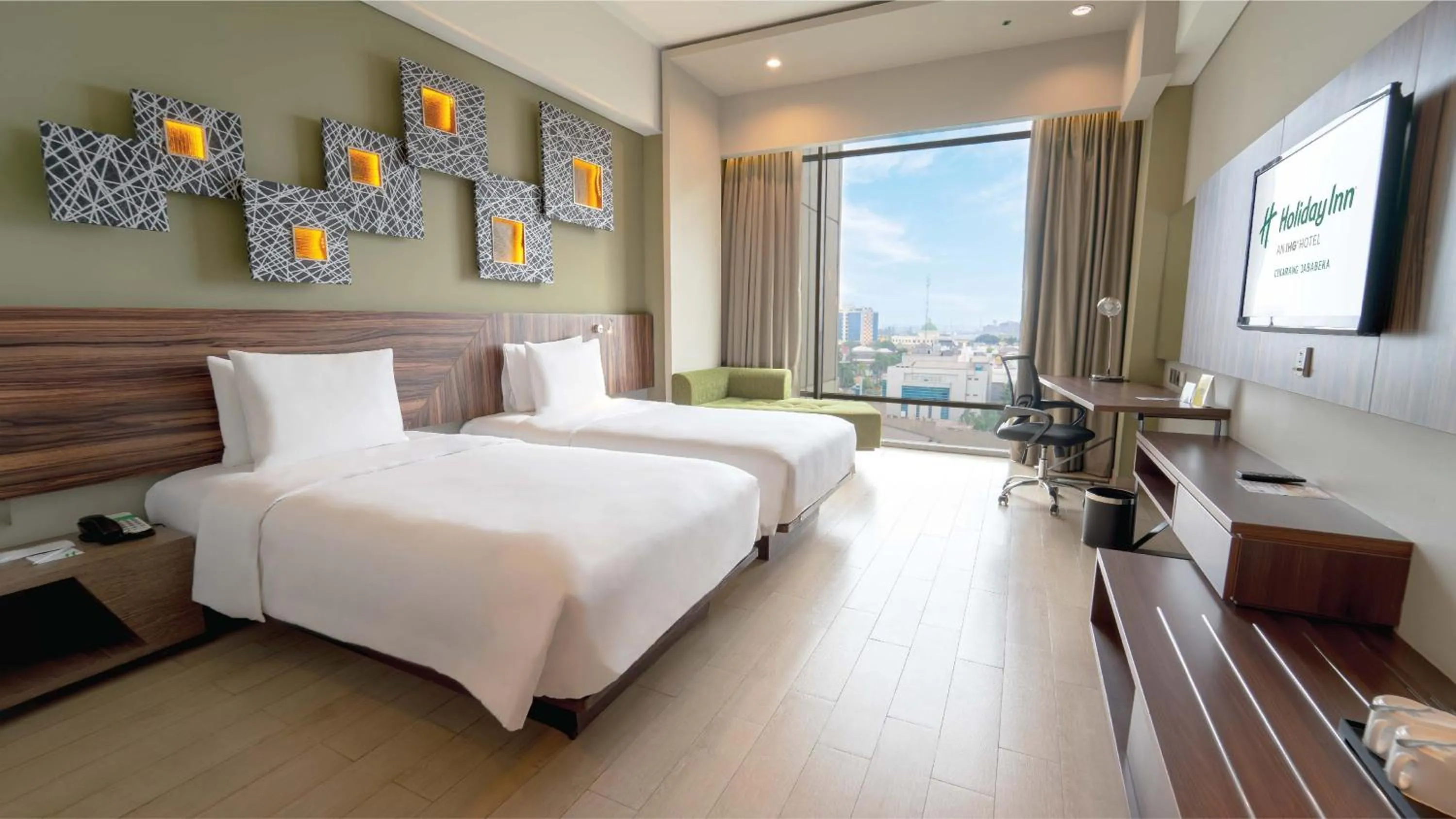 Photo of the whole room, Bed in Holiday Inn Cikarang Jababeka by IHG