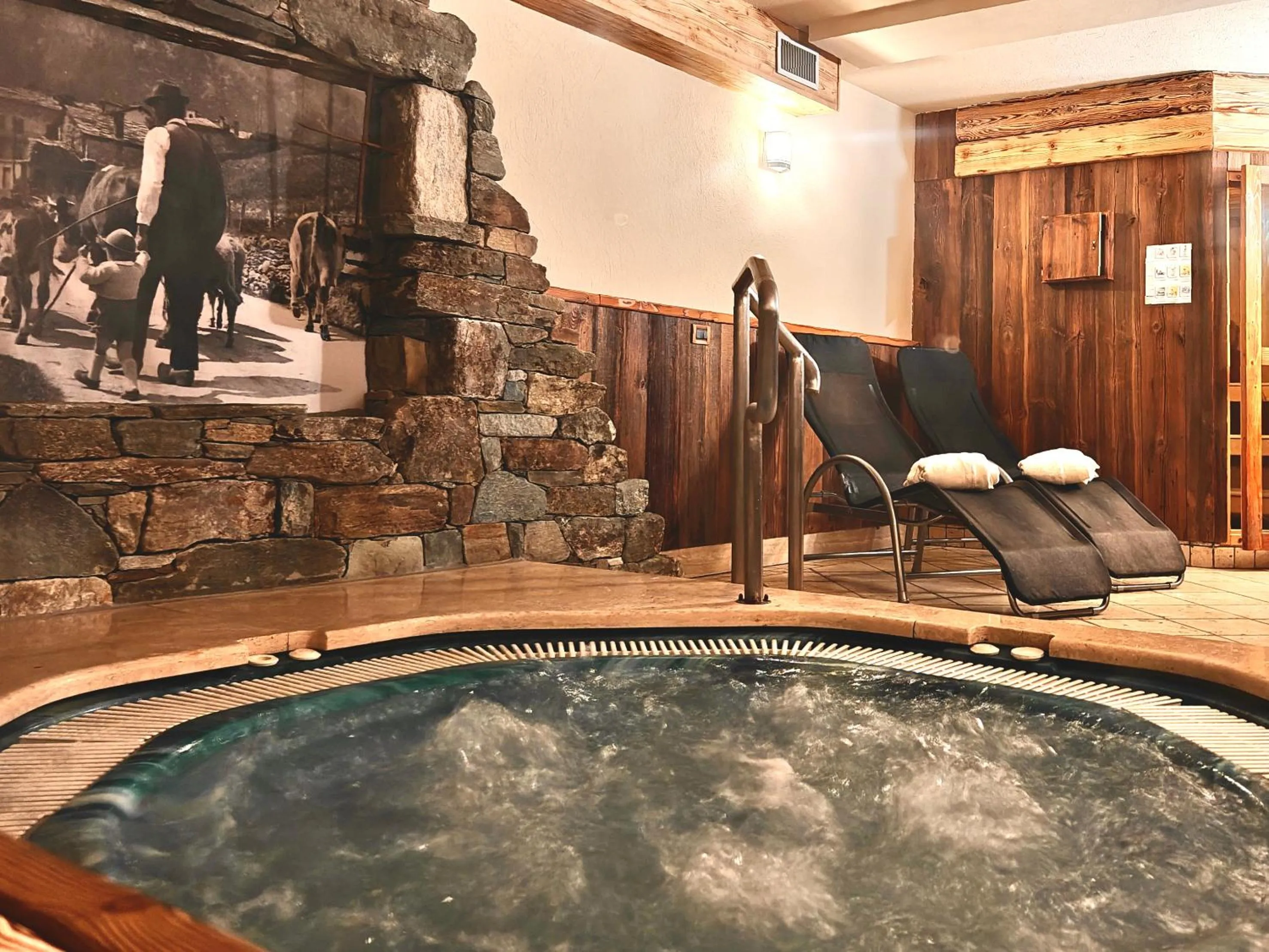 Hot Tub in Hotel L' Aiglon