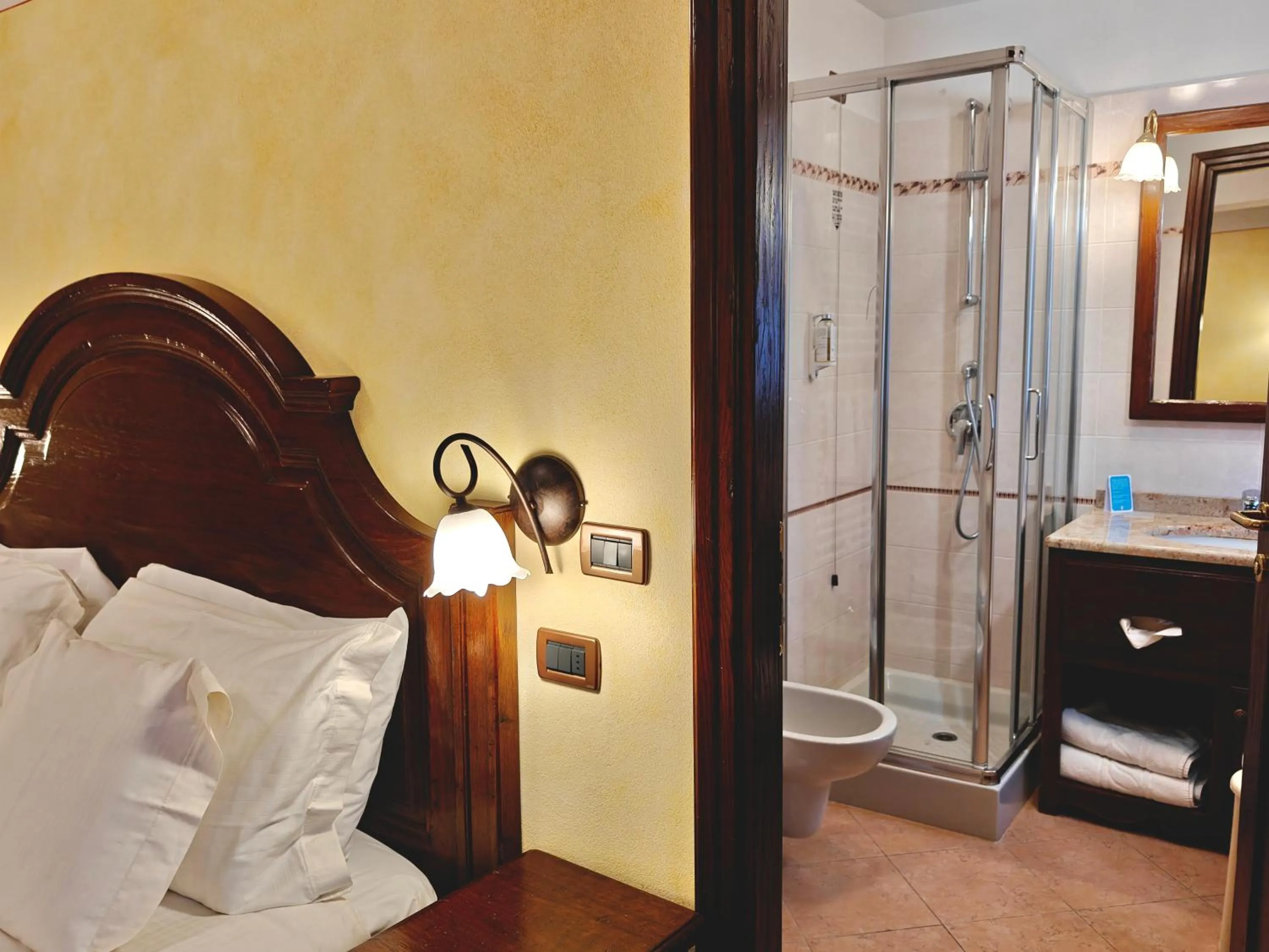 View (from property/room), Bed in Hotel L' Aiglon