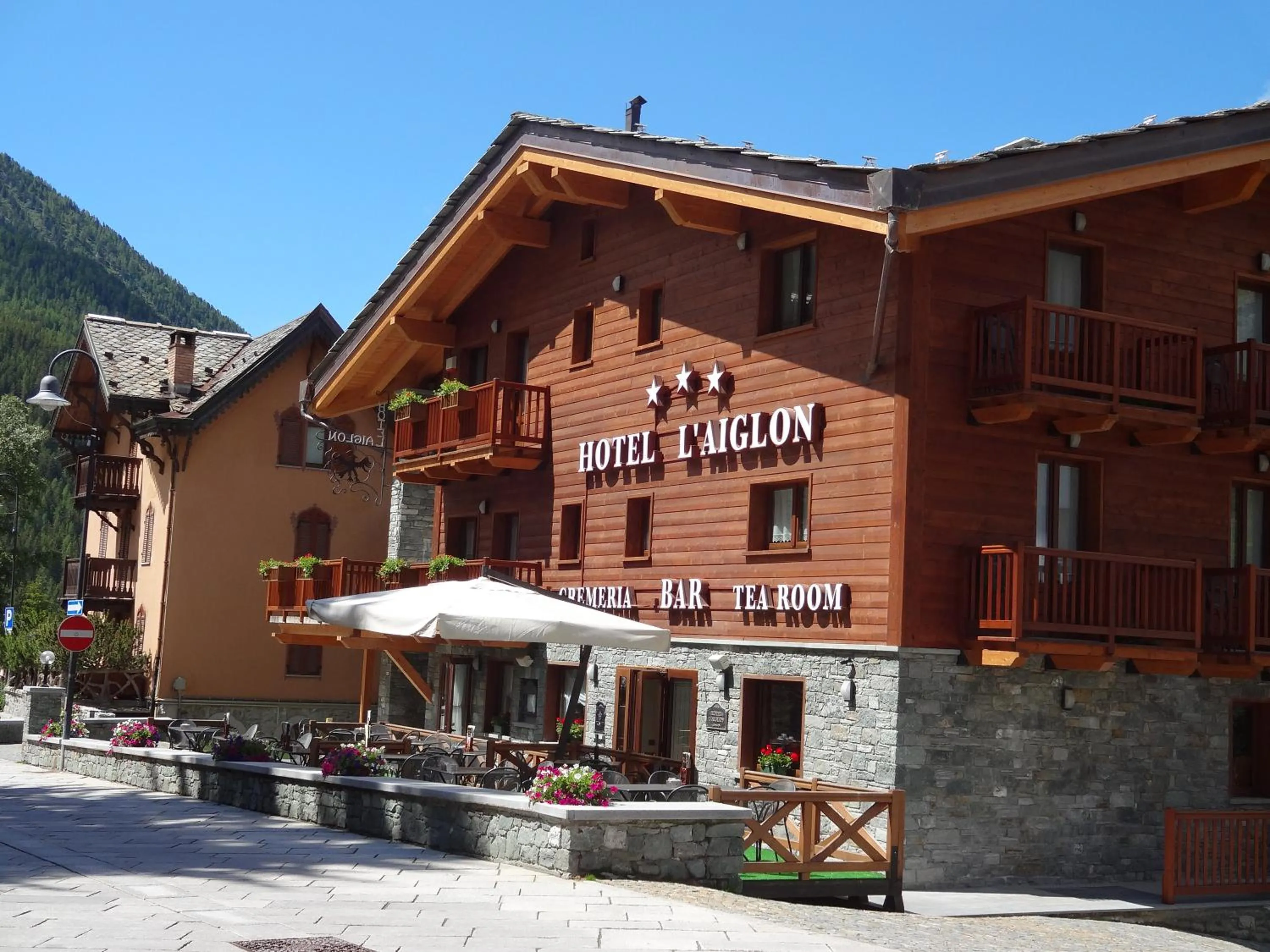 Property building in Hotel L' Aiglon