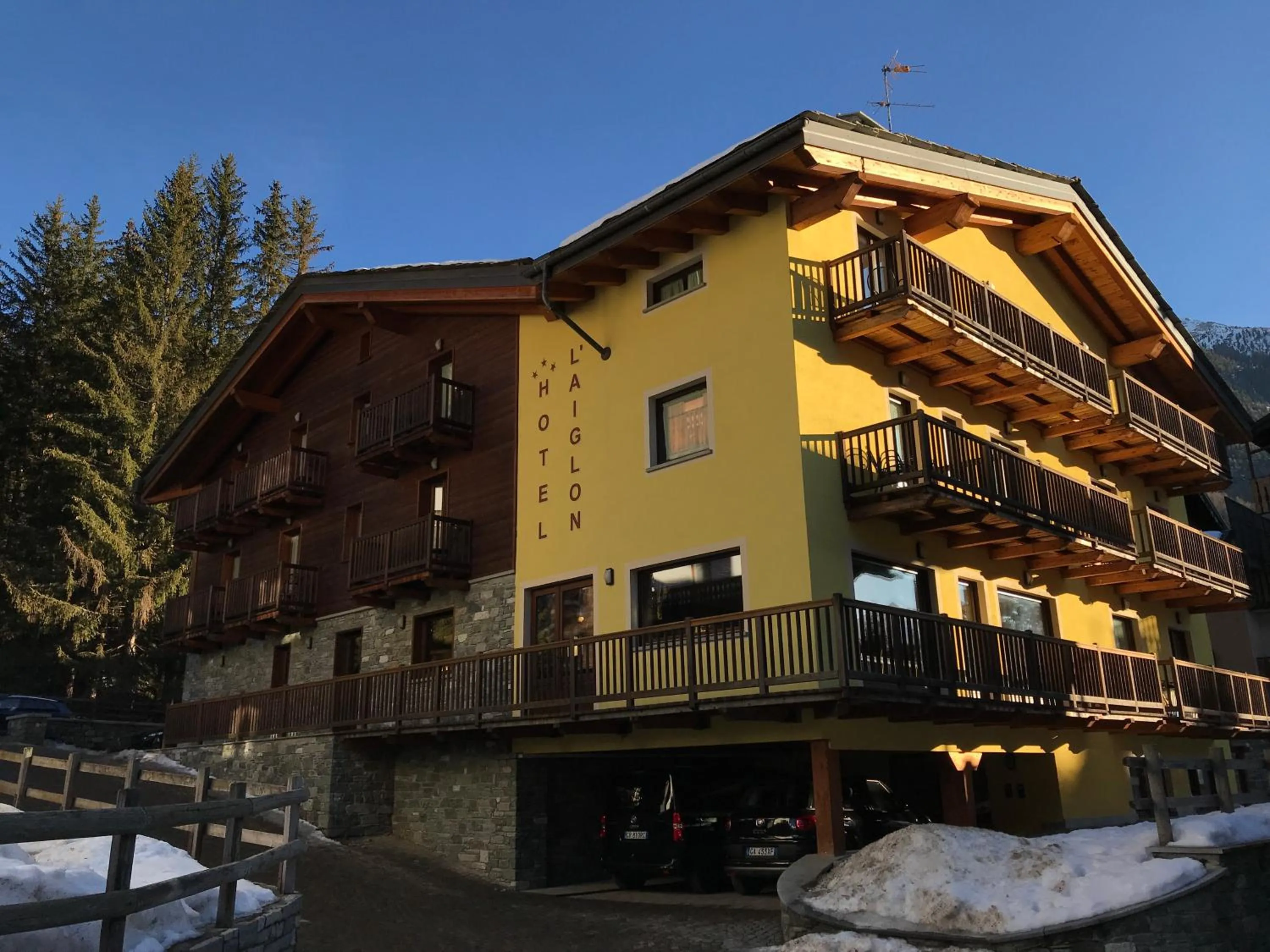 Property building in Hotel L' Aiglon