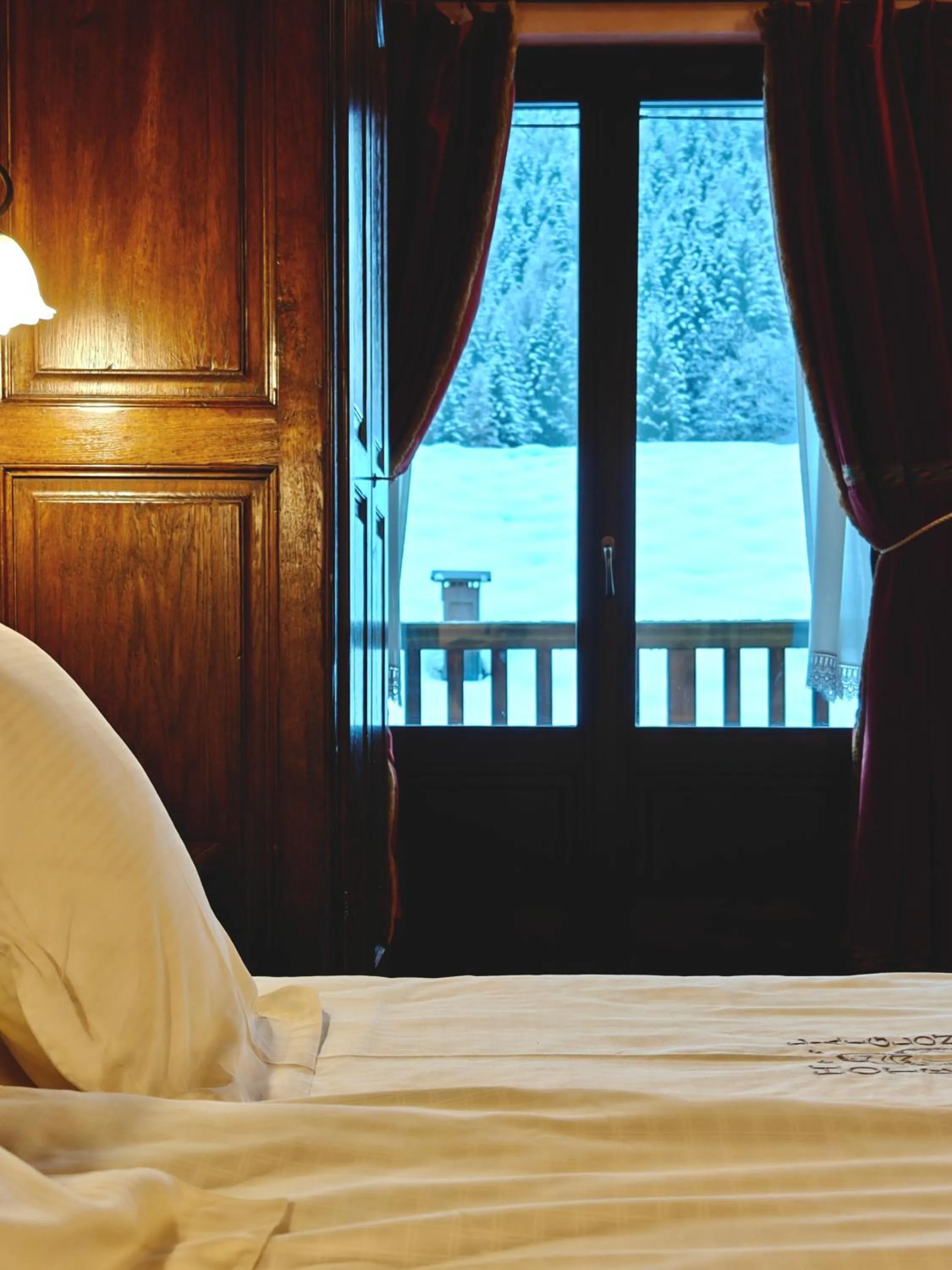 Bed in Hotel L' Aiglon