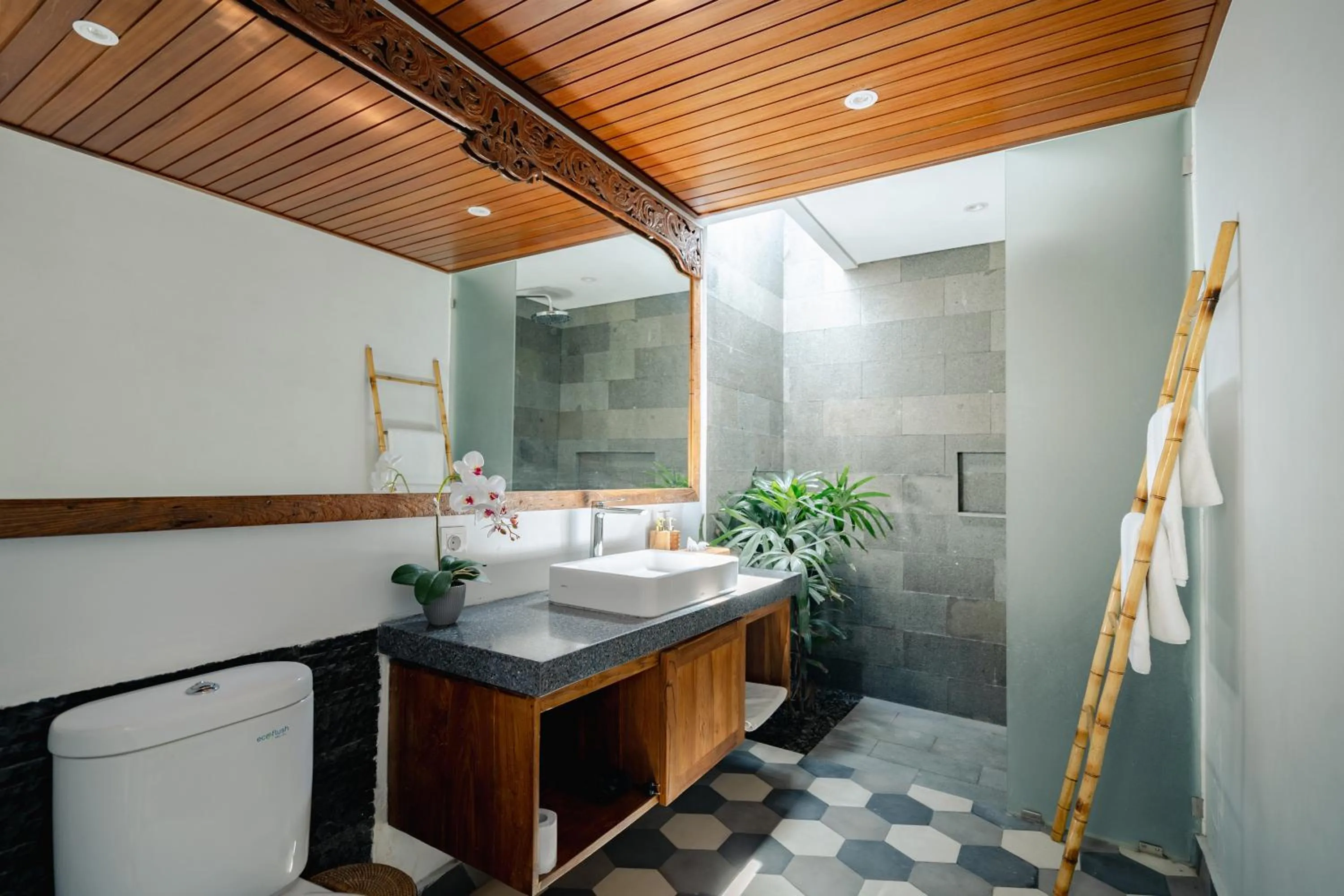 Shower in Bale Bali Batubelig by ARM Hospitality