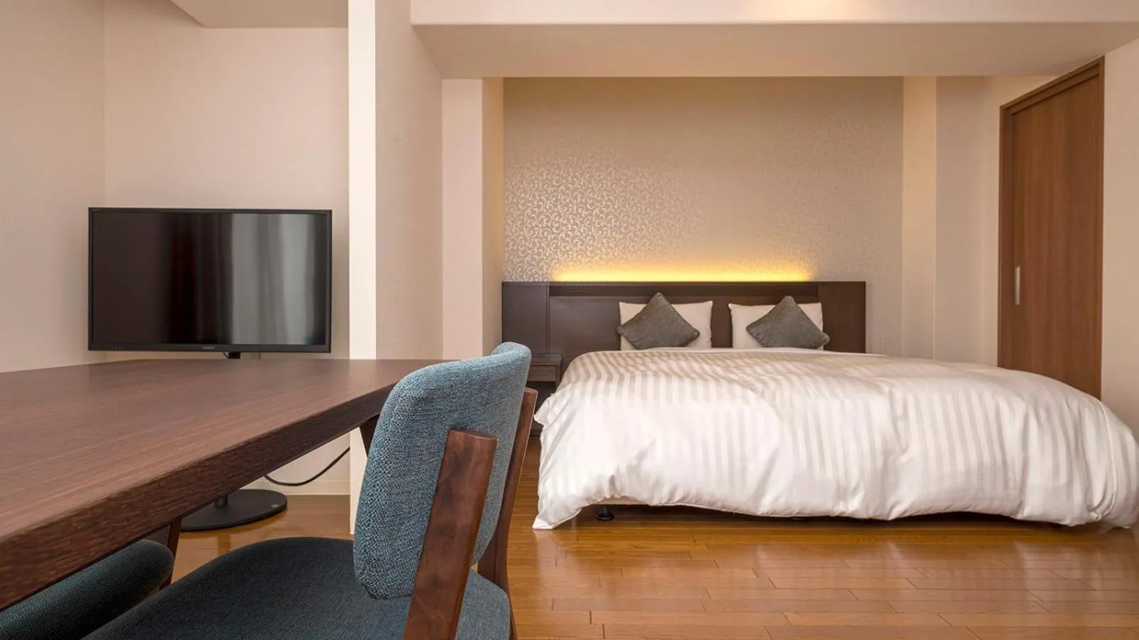 Photo of the whole room, Bed in Hotel Global View Hakodate