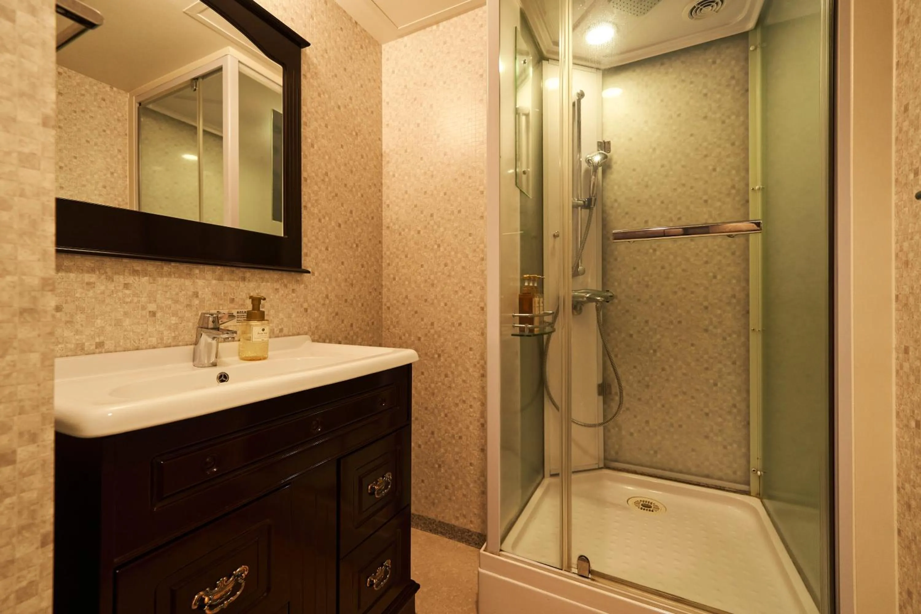 Shower in Hotel Global View Hakodate