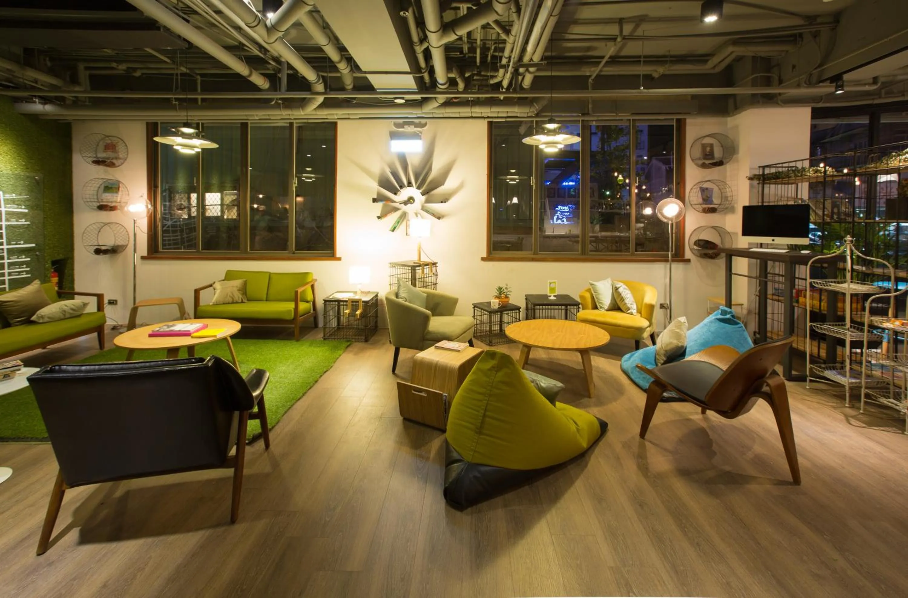 Communal lounge/ TV room in Light Hostel - Tainan