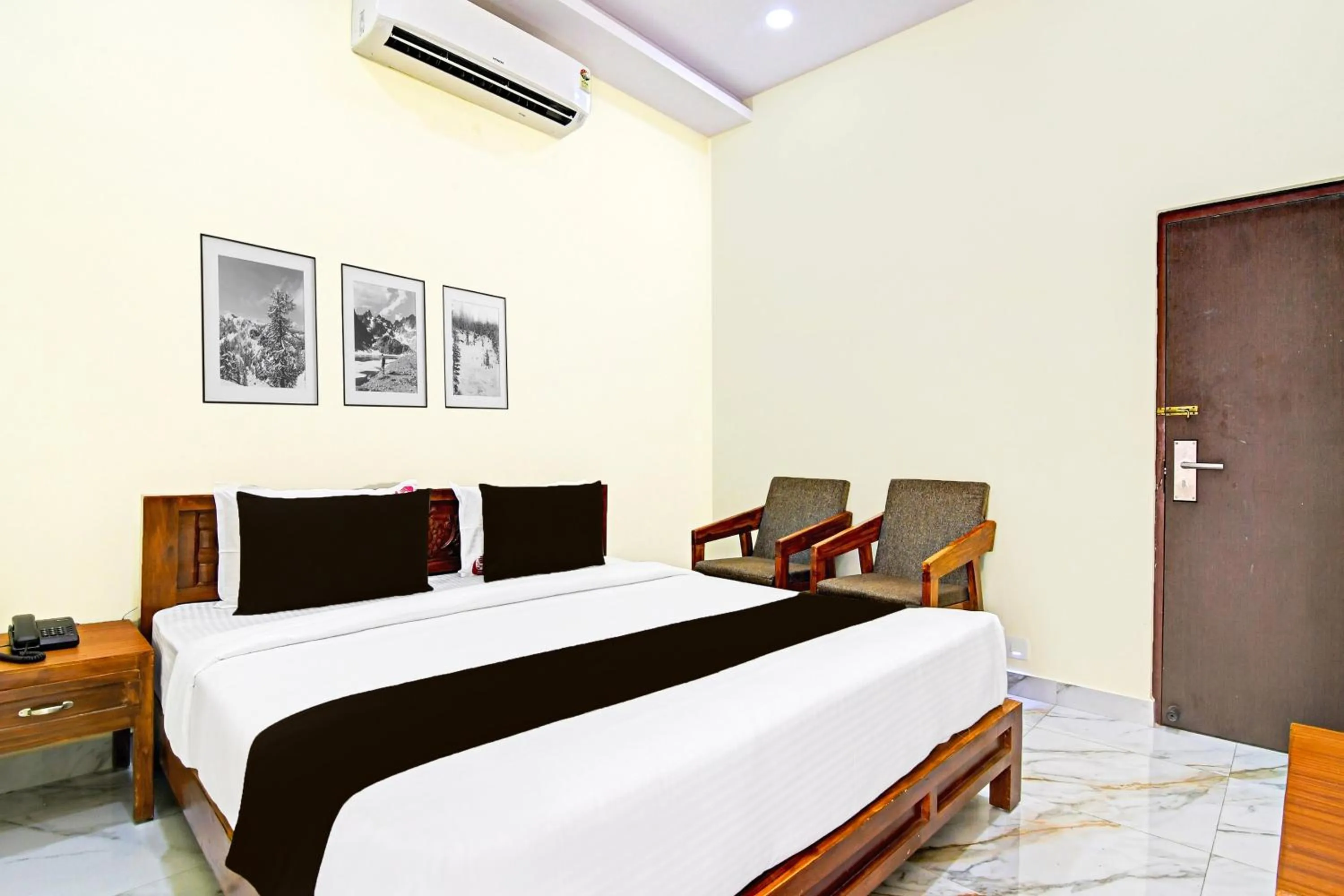 Bedroom, Bed in Super Townhouse Dwarakanagar Near Gurudwara
