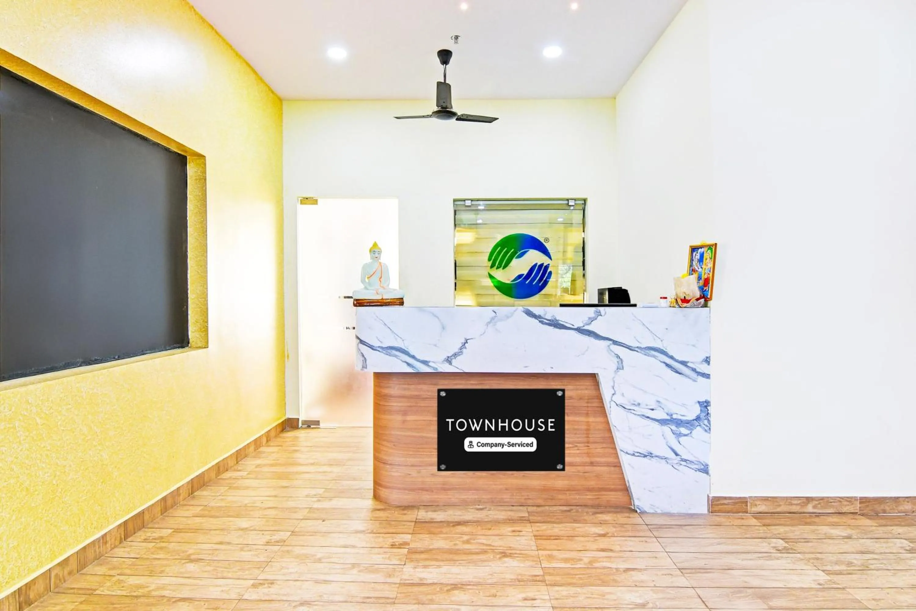 Lobby or reception in Super Townhouse Dwarakanagar Near Gurudwara