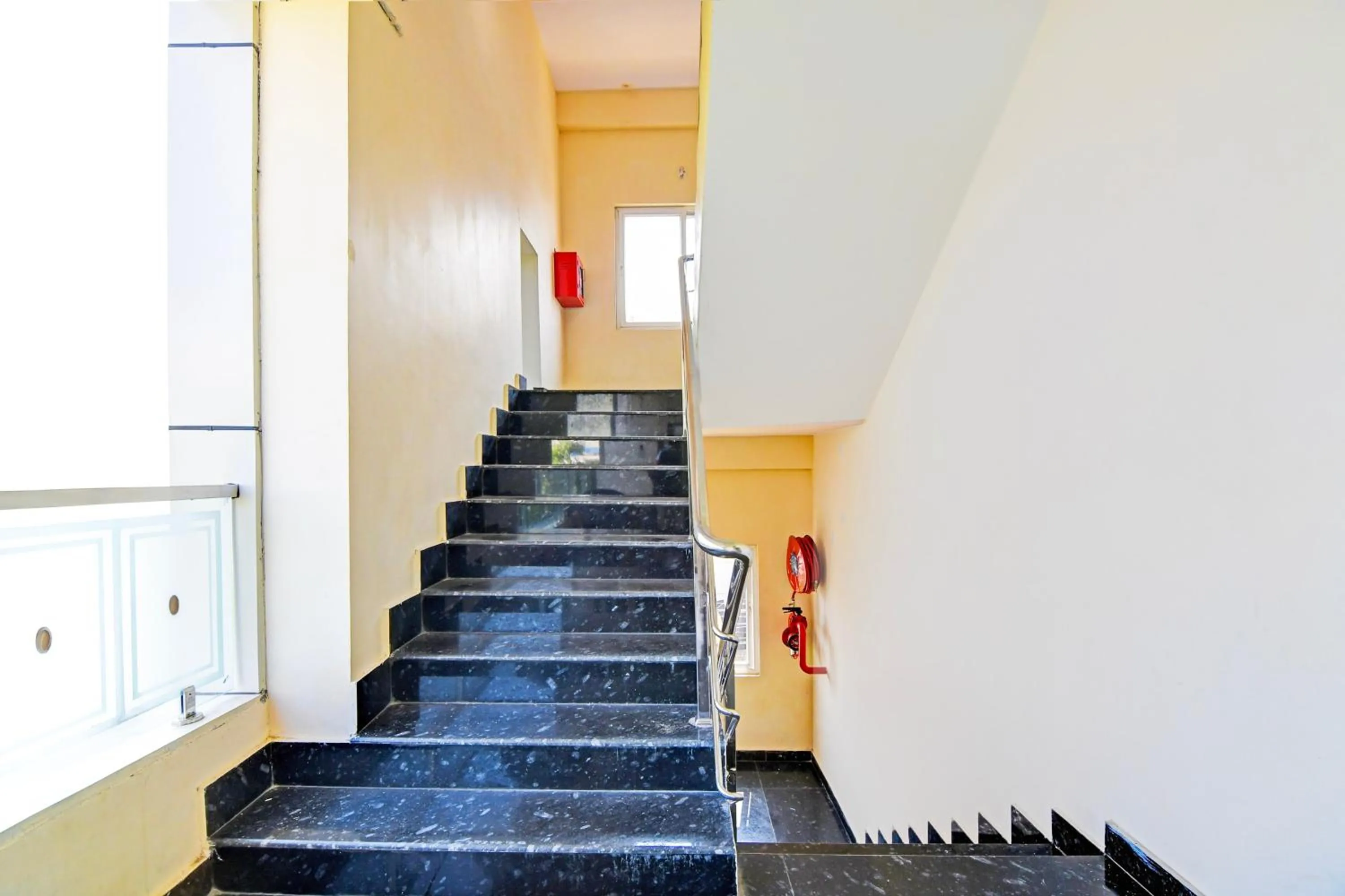 Lobby or reception in Super Townhouse Dwarakanagar Near Gurudwara