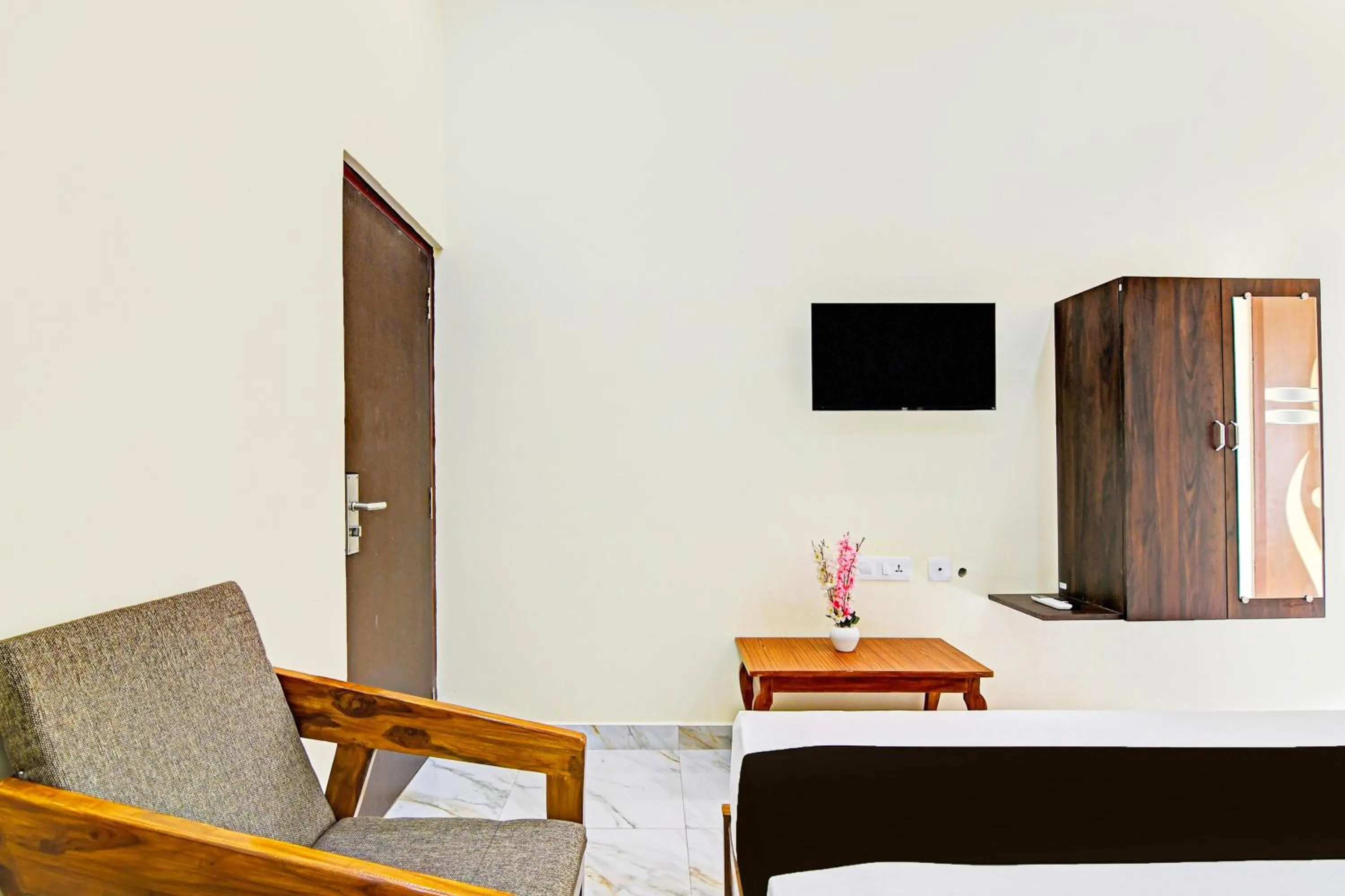 Bedroom in Super Townhouse Dwarakanagar Near Gurudwara