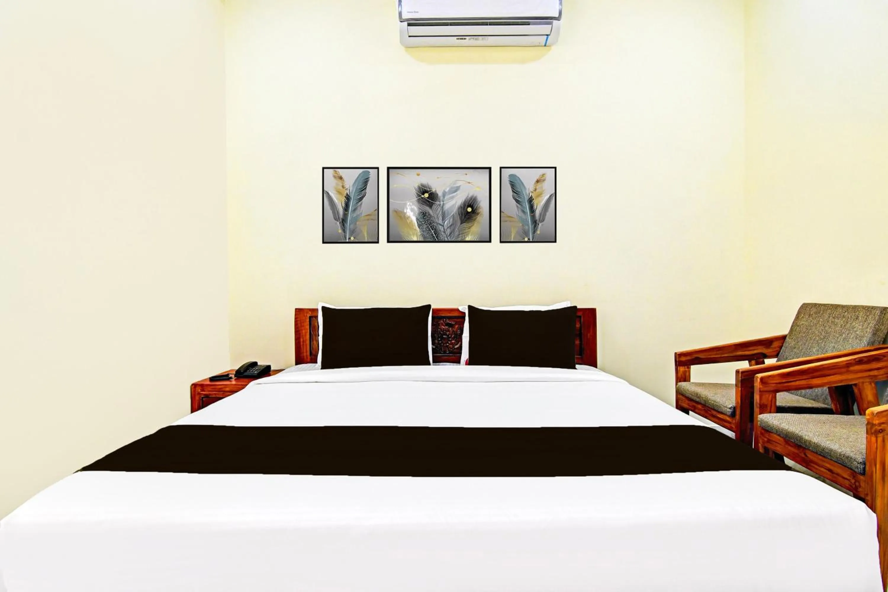 Bedroom, Bed in Super Townhouse Dwarakanagar Near Gurudwara