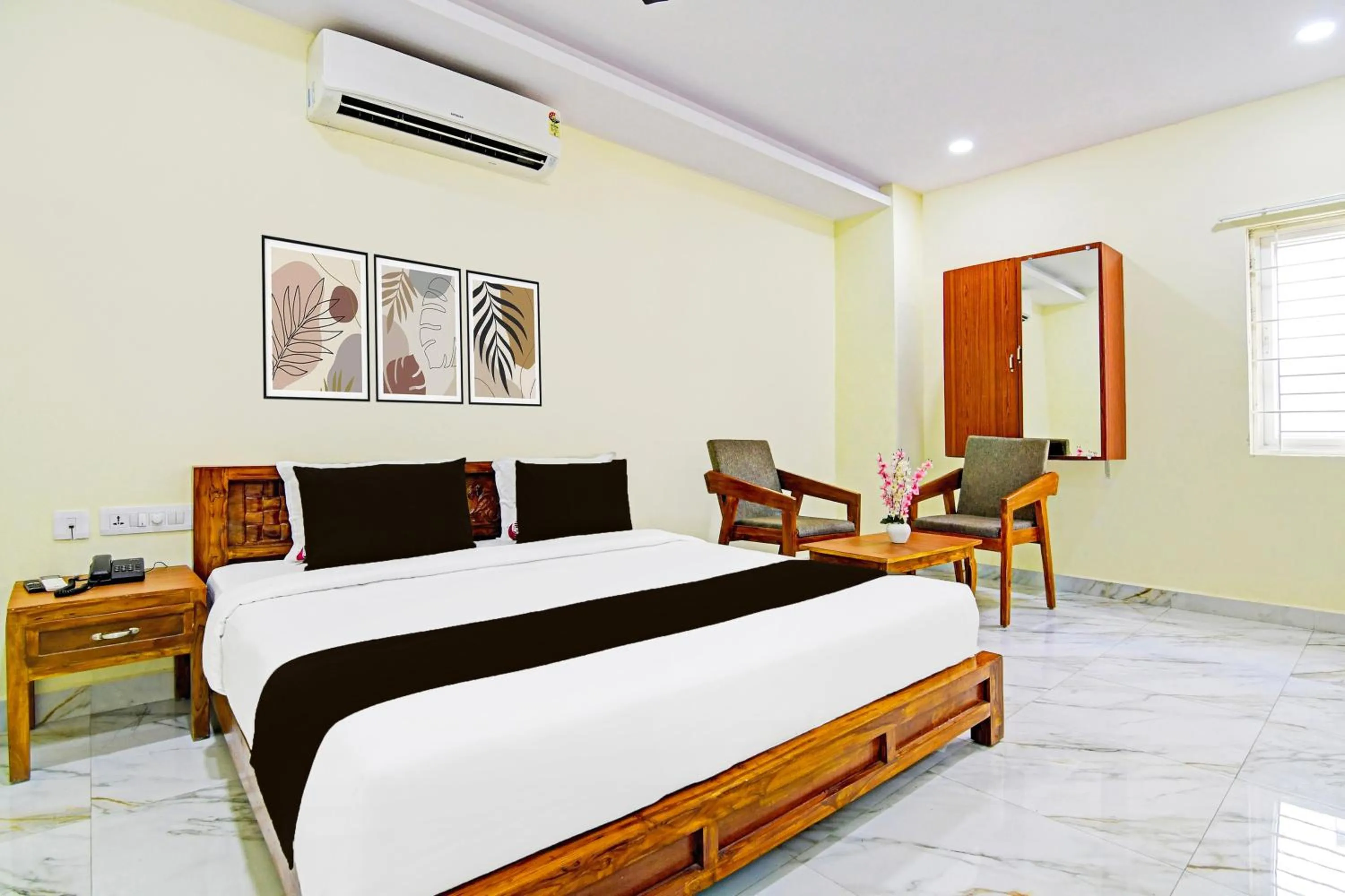 Bedroom, Bed in Super Townhouse Dwarakanagar Near Gurudwara