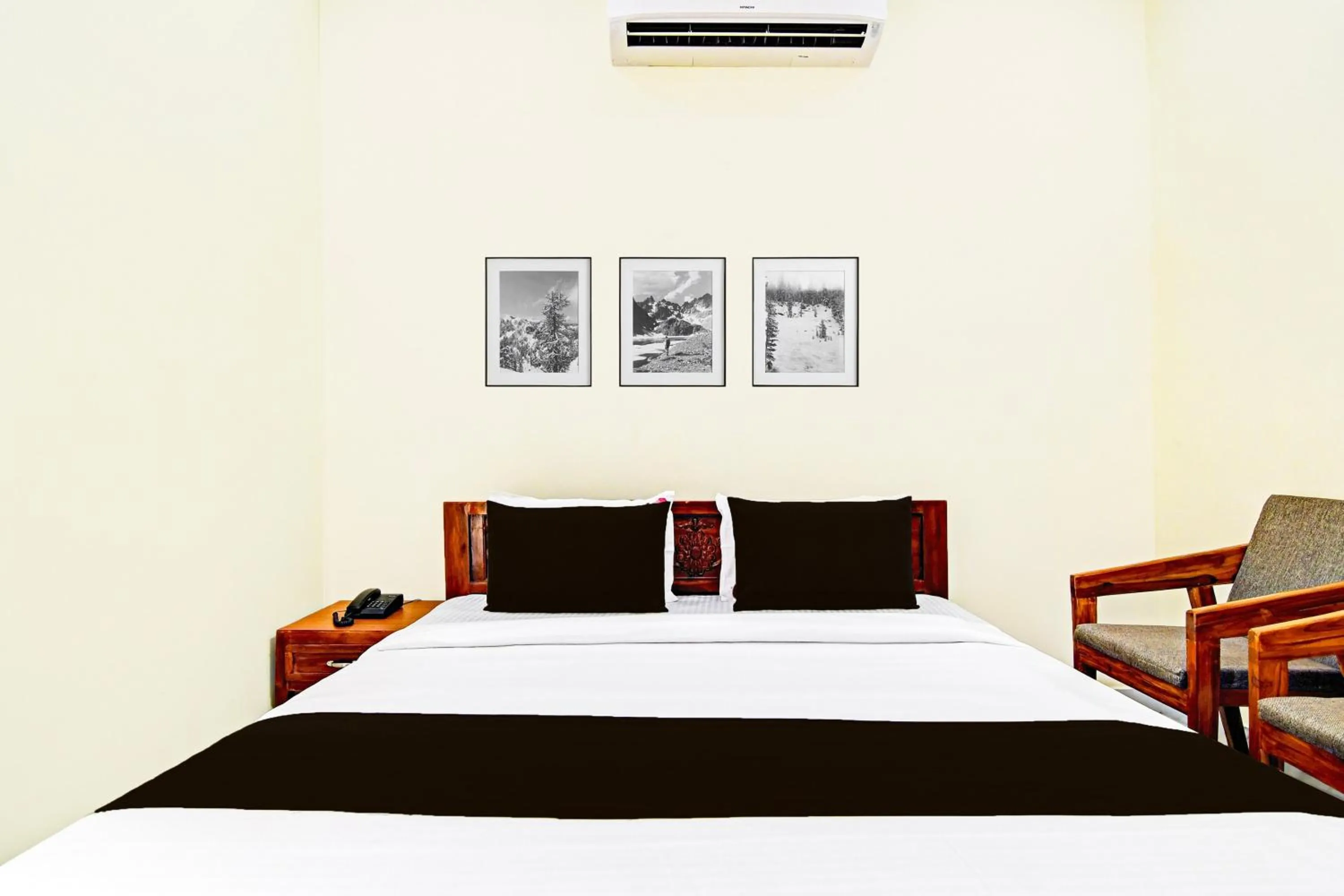 Bedroom, Bed in Super Townhouse Dwarakanagar Near Gurudwara