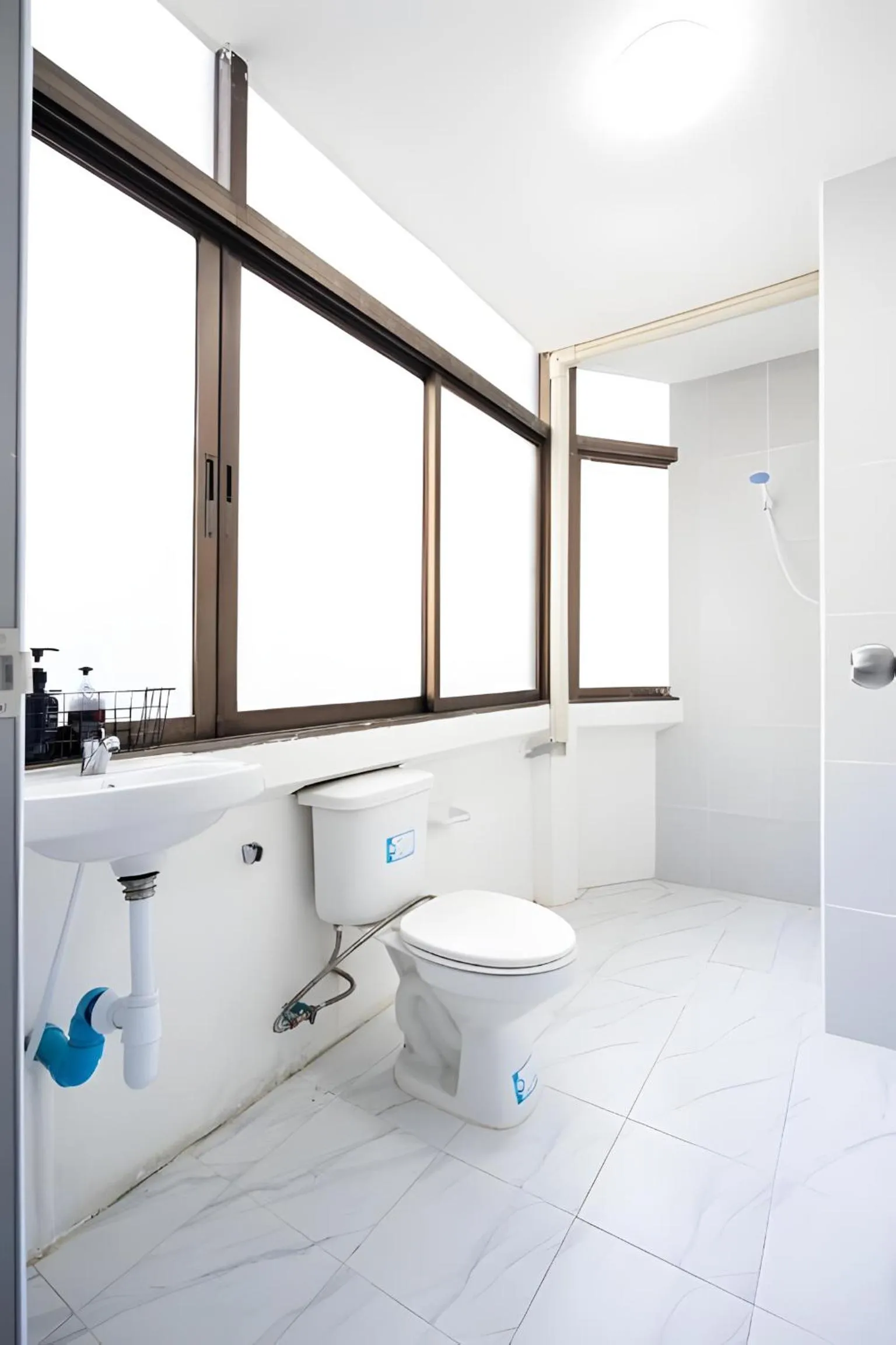 Shower in XX GO INN MRT Hua Lamphong Yaowarat