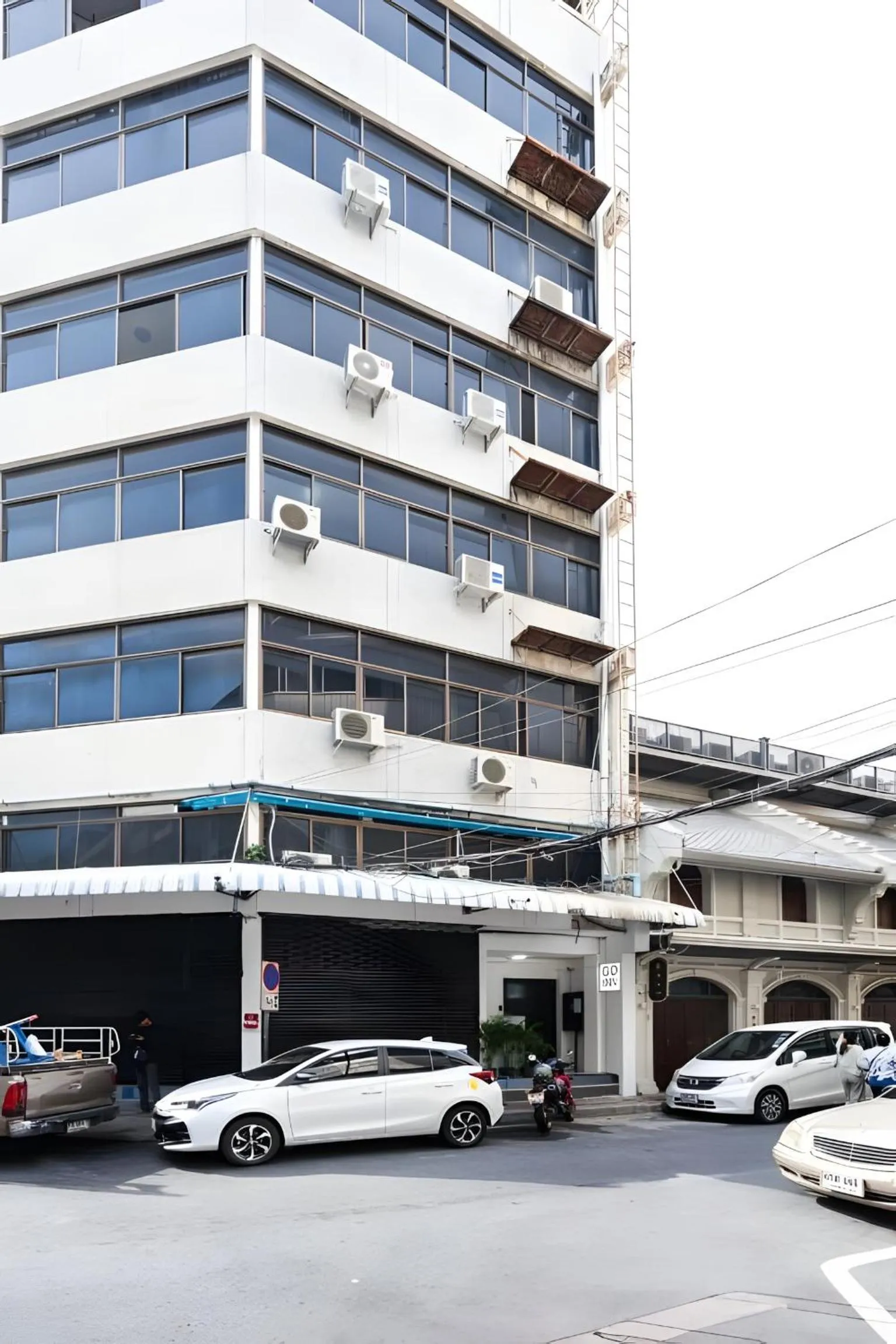 Property building in XX GO INN MRT Hua Lamphong Yaowarat