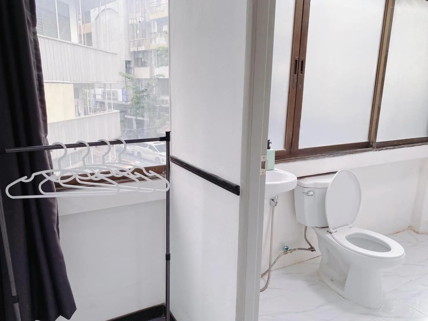 Bathroom in XX GO INN MRT Hua Lamphong Yaowarat