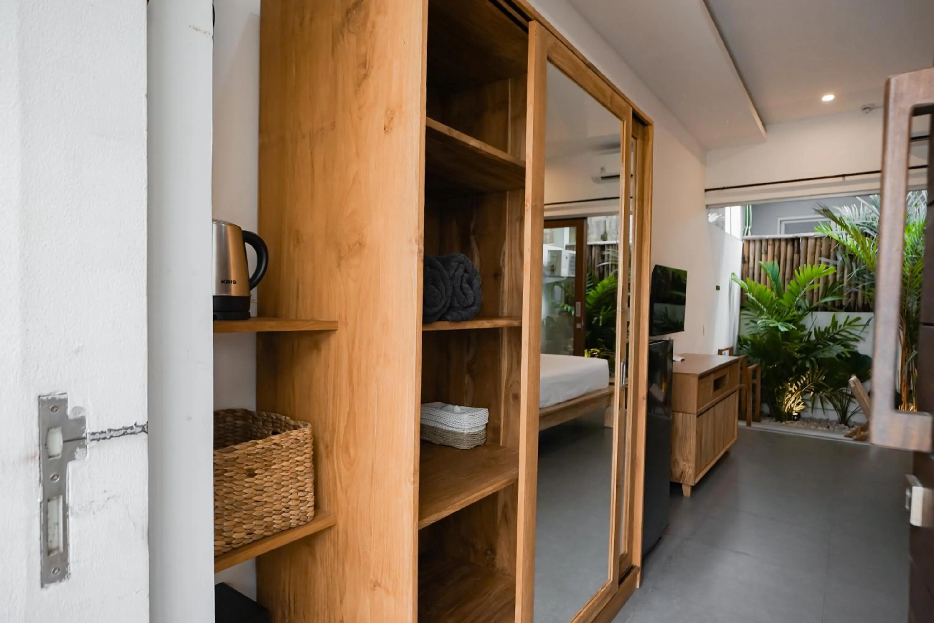 wardrobe, Bed in Suksma Guesthouse