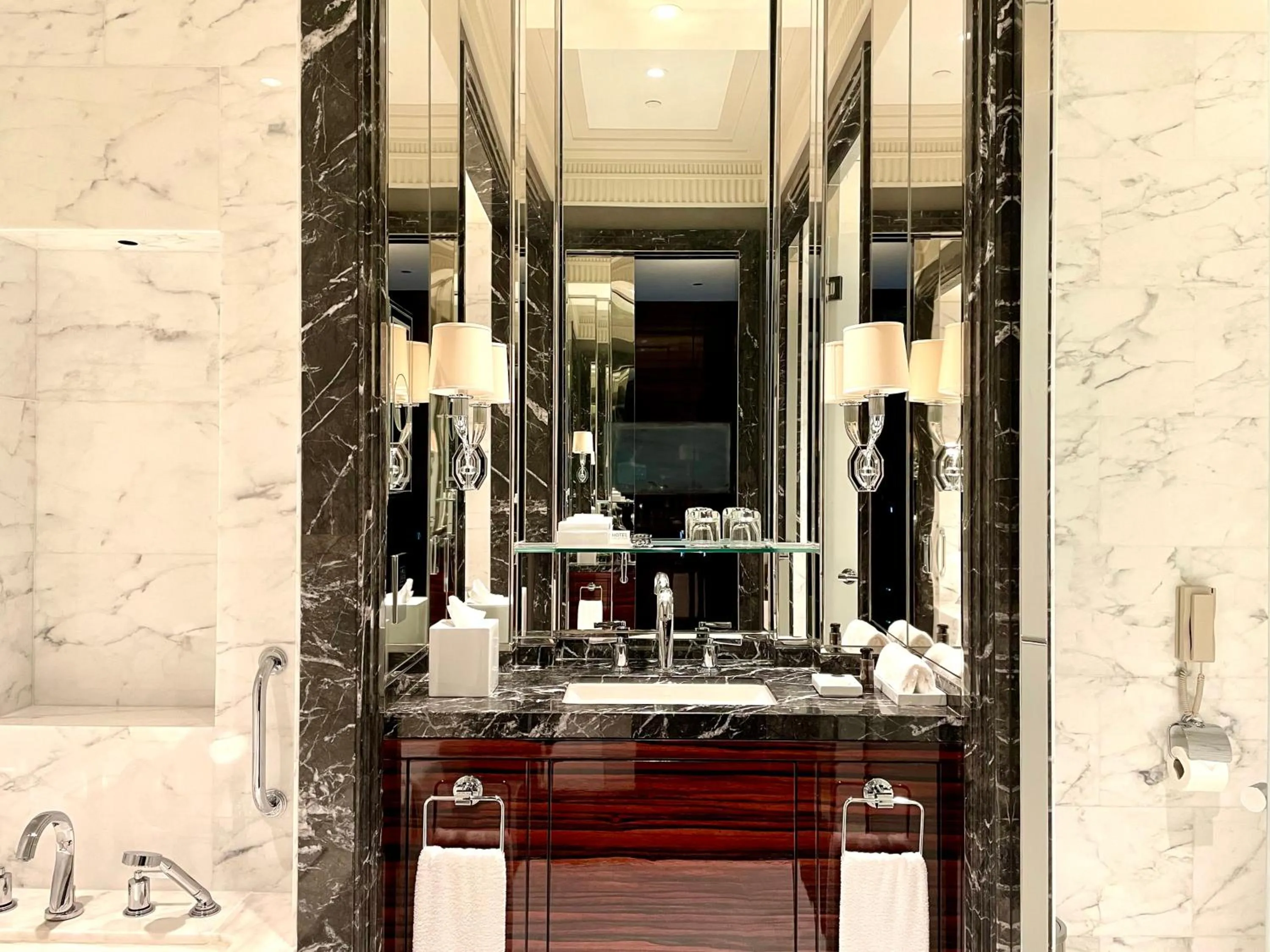 Bathroom in Four Seasons Hotel Bahrain Bay