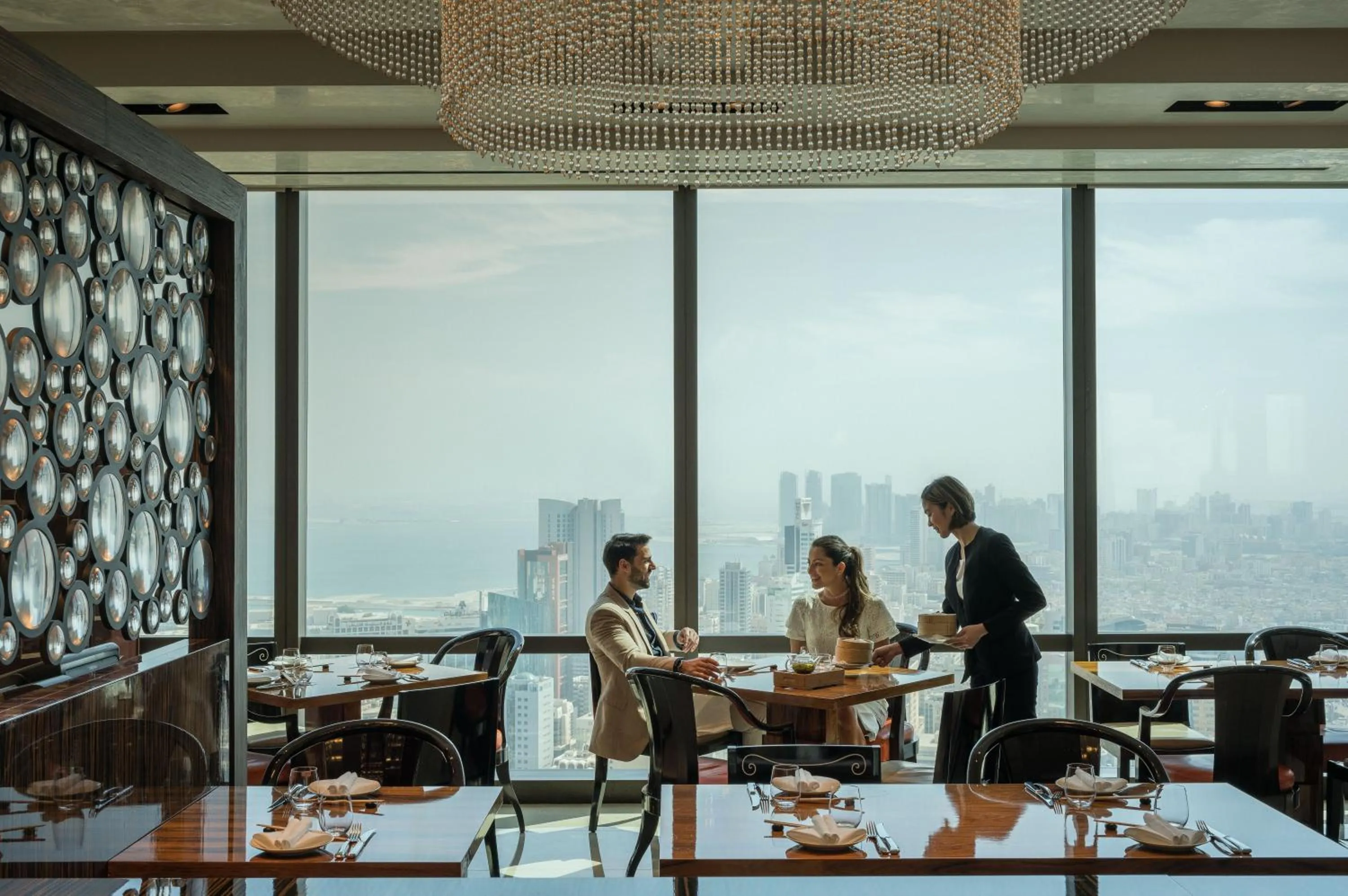 Restaurant/places to eat in Four Seasons Hotel Bahrain Bay